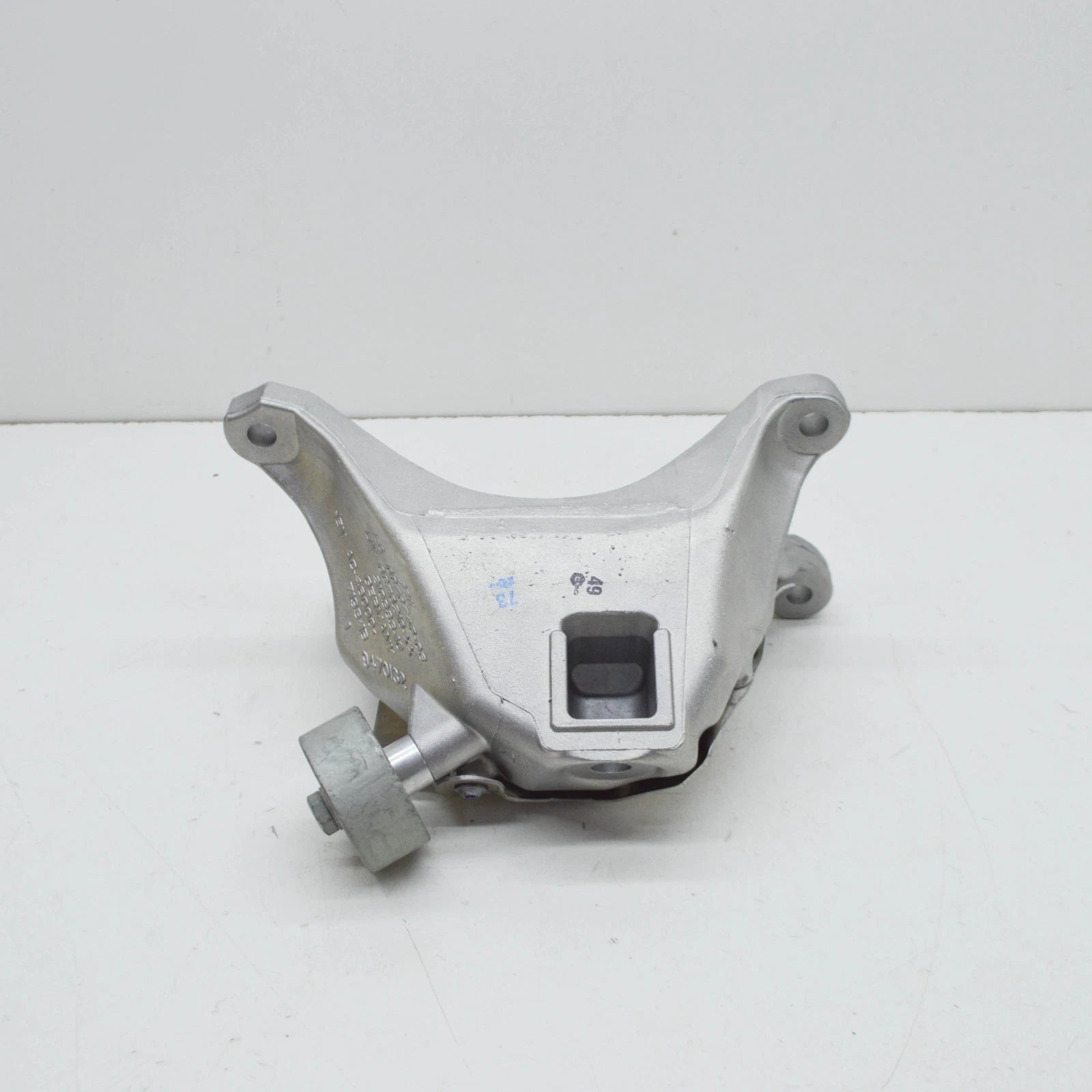 NEW BMW 4 COUPE G22 ENGINE RIGHT SIDE BRACKET 22119470132 ORIGINAL