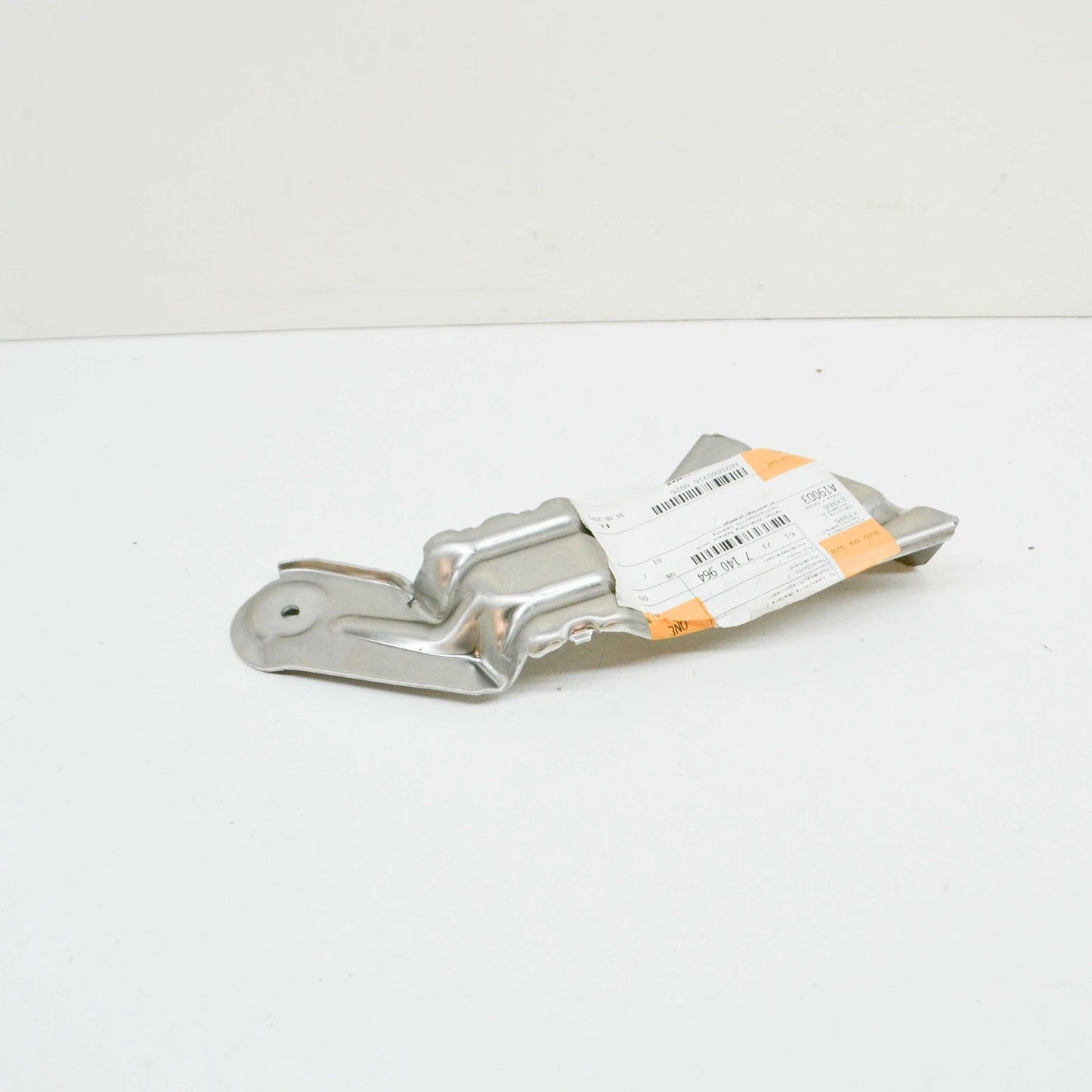 NEW BMW 5 E60 FRONT RIGHT WHEEL HOUSING COVERING BRACKET 51717140964 ORIGINAL