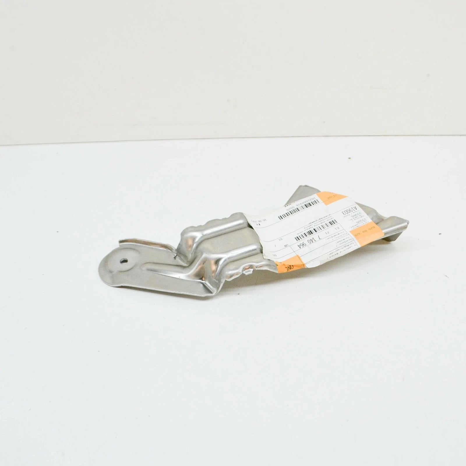 NEW BMW 5 E60 FRONT RIGHT WHEEL HOUSING COVERING BRACKET 51717140964 ORIGINAL