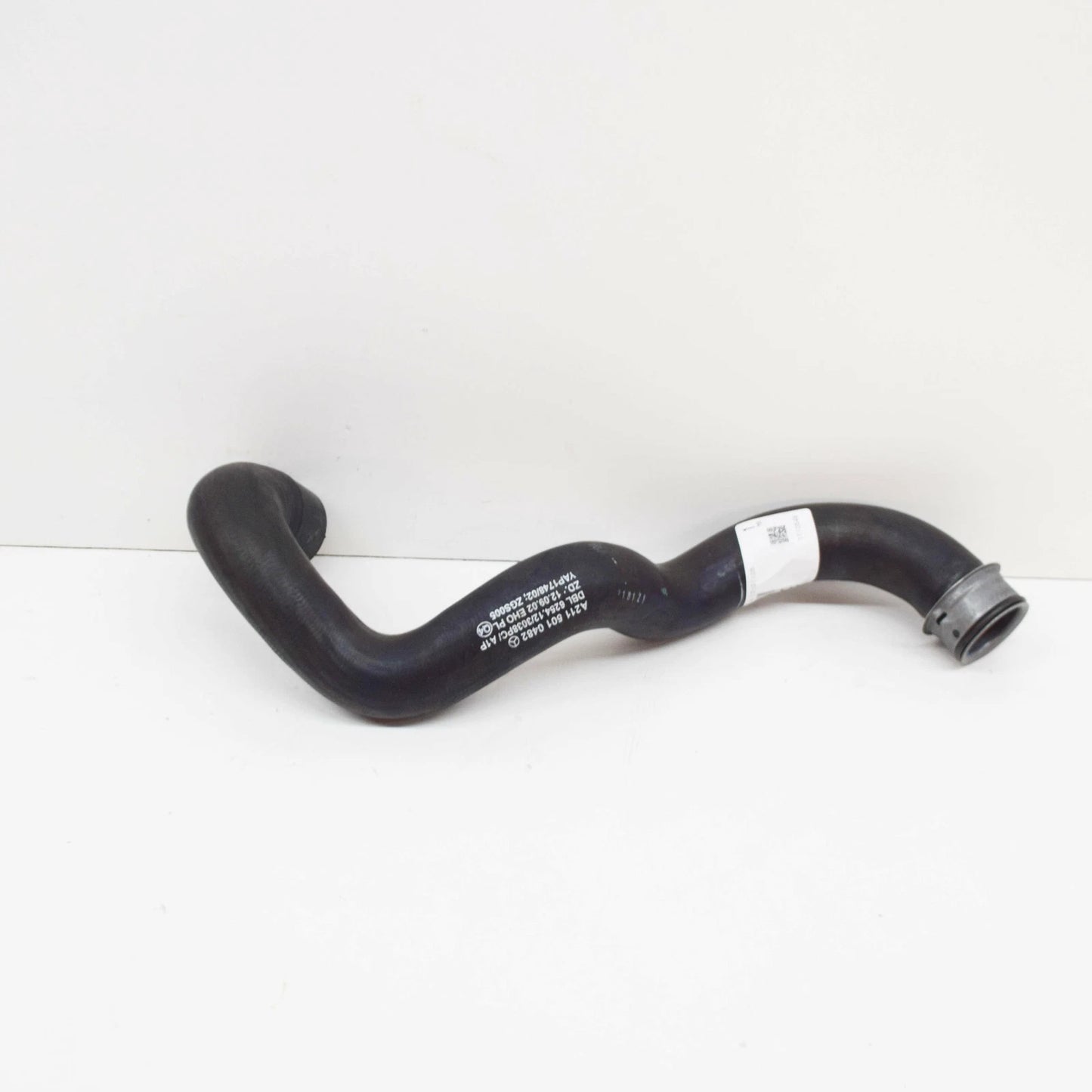 NEW MERCEDES-BENZ E-CLASS W211 LOWER RADIATOR HOSE A2115010482