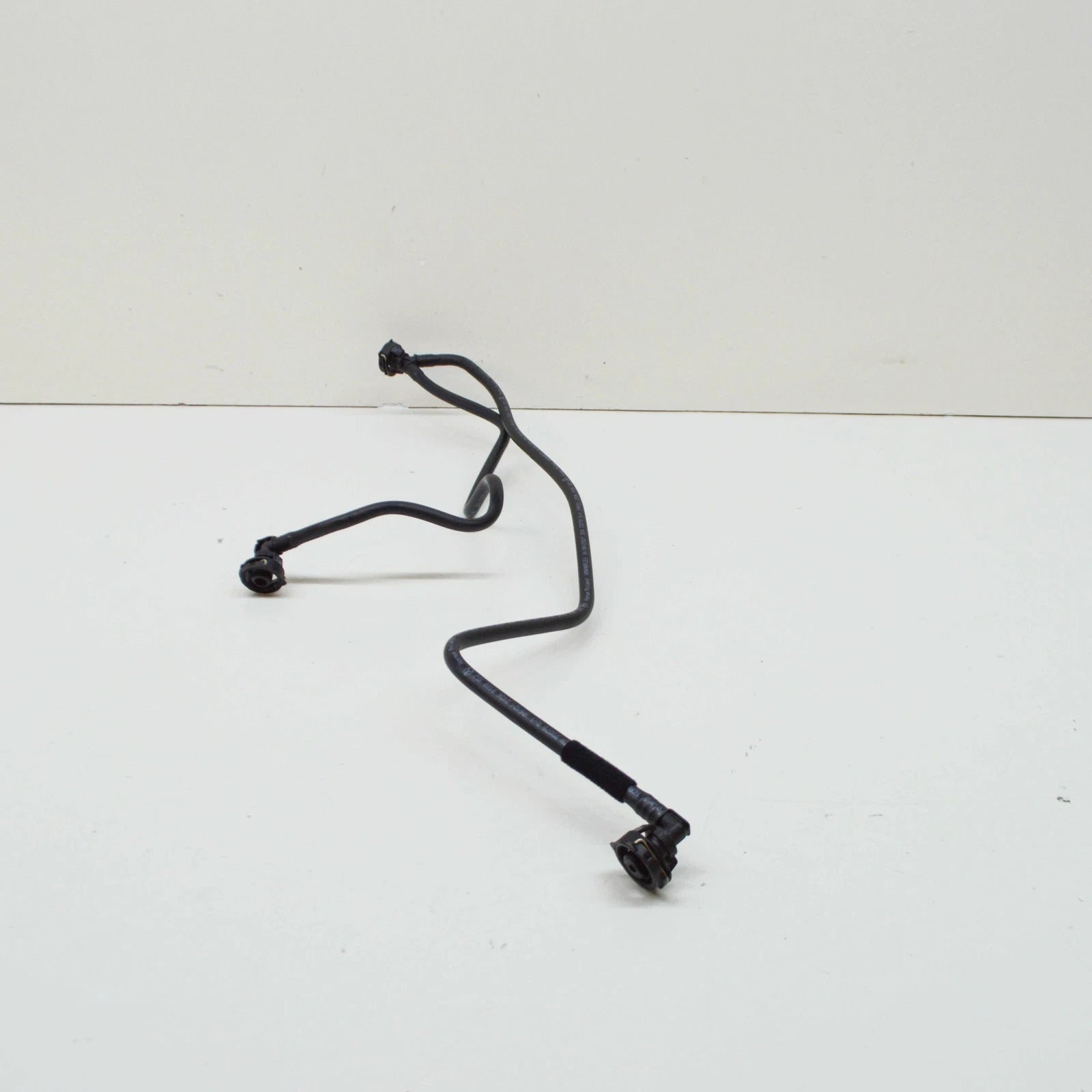 NEW MERCEDES-BENZ A W176 ENGINE COOLANT RESERVOIR HOSE A2465010325