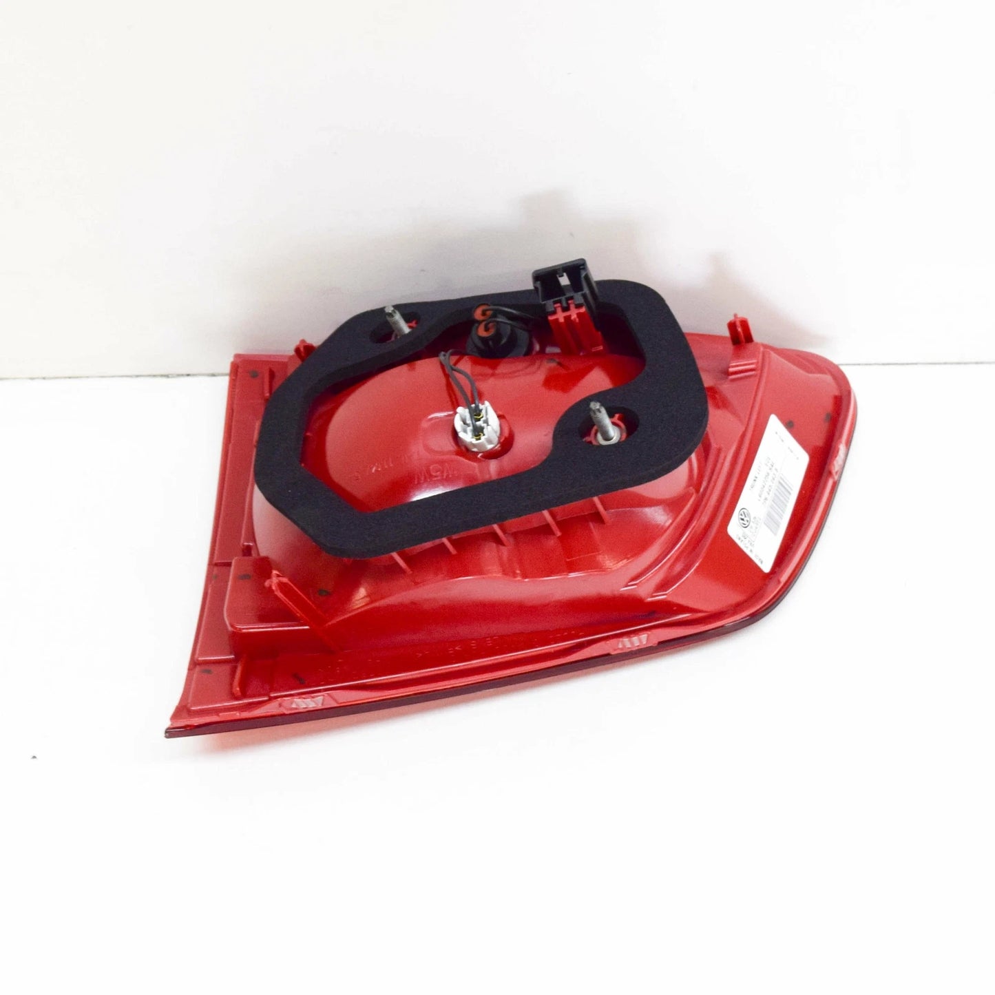 NEW VOLKSWAGEN TOUAREG 7P REAR LEFT INNER TAIL LIGHT 7P6945093B