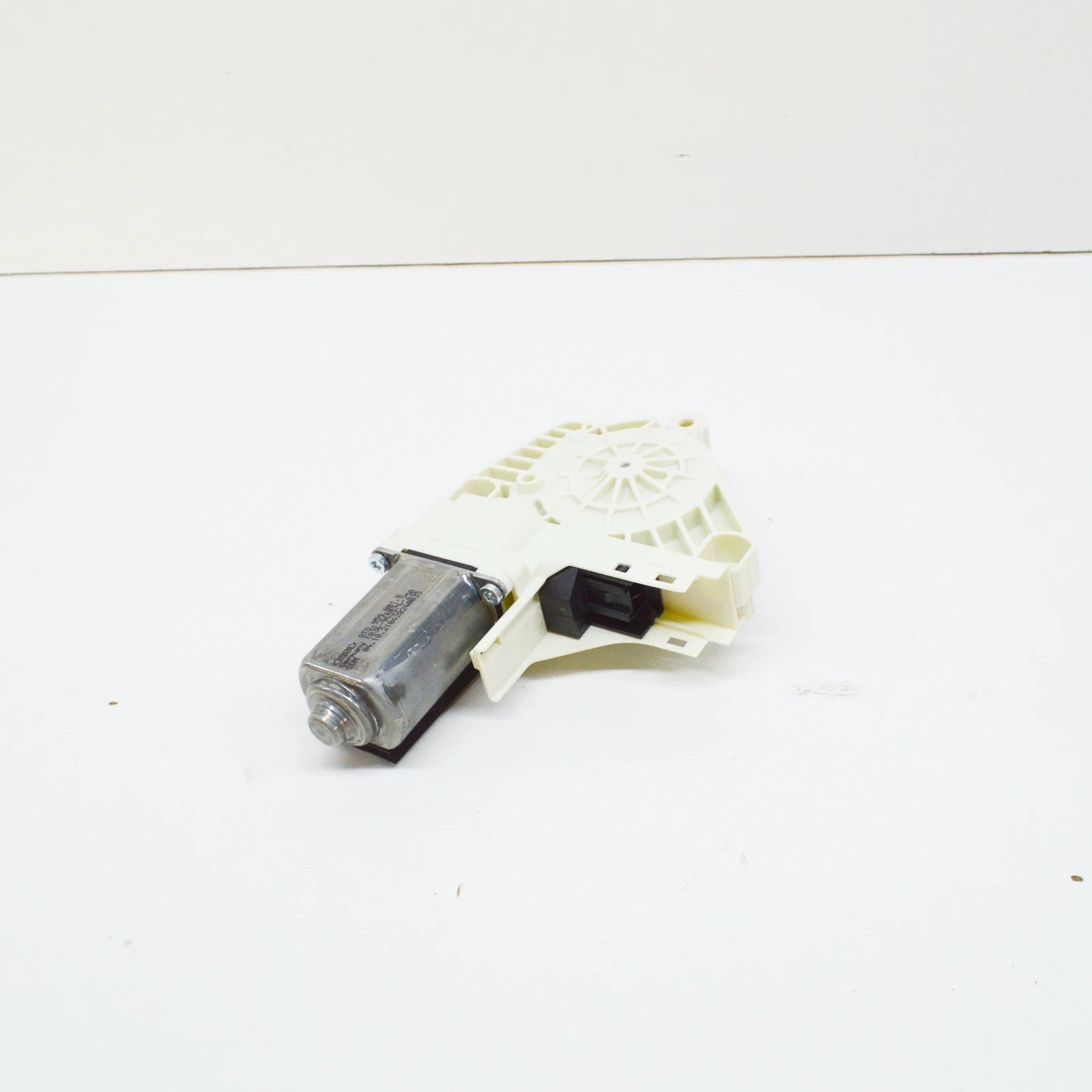 NEW AUDI A4 B8 FRONT LEFT DOOR WINDOW REGULATOR MOTOR 8T0959801B