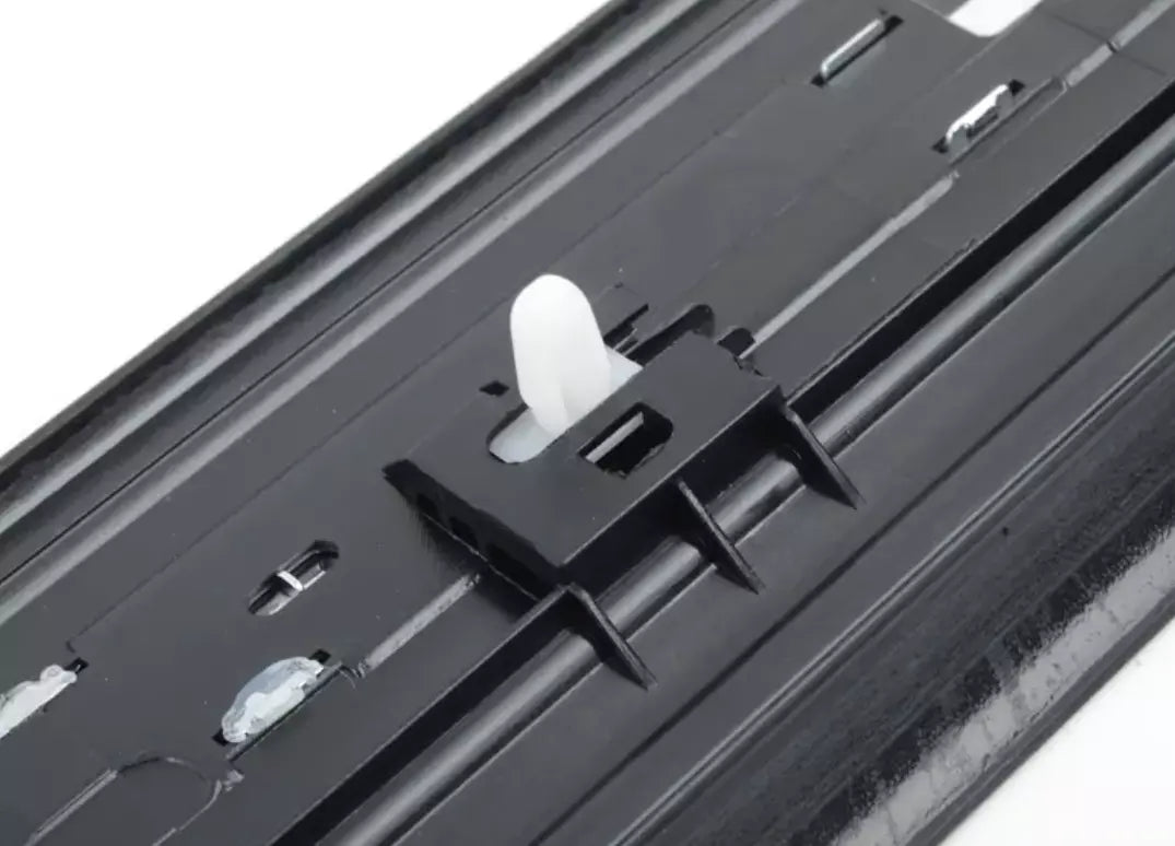 NEW BMW 1 COUPE E82 RIGHT DOOR SILL COVER CHROME 7180740 51477180740 ORIGINAL