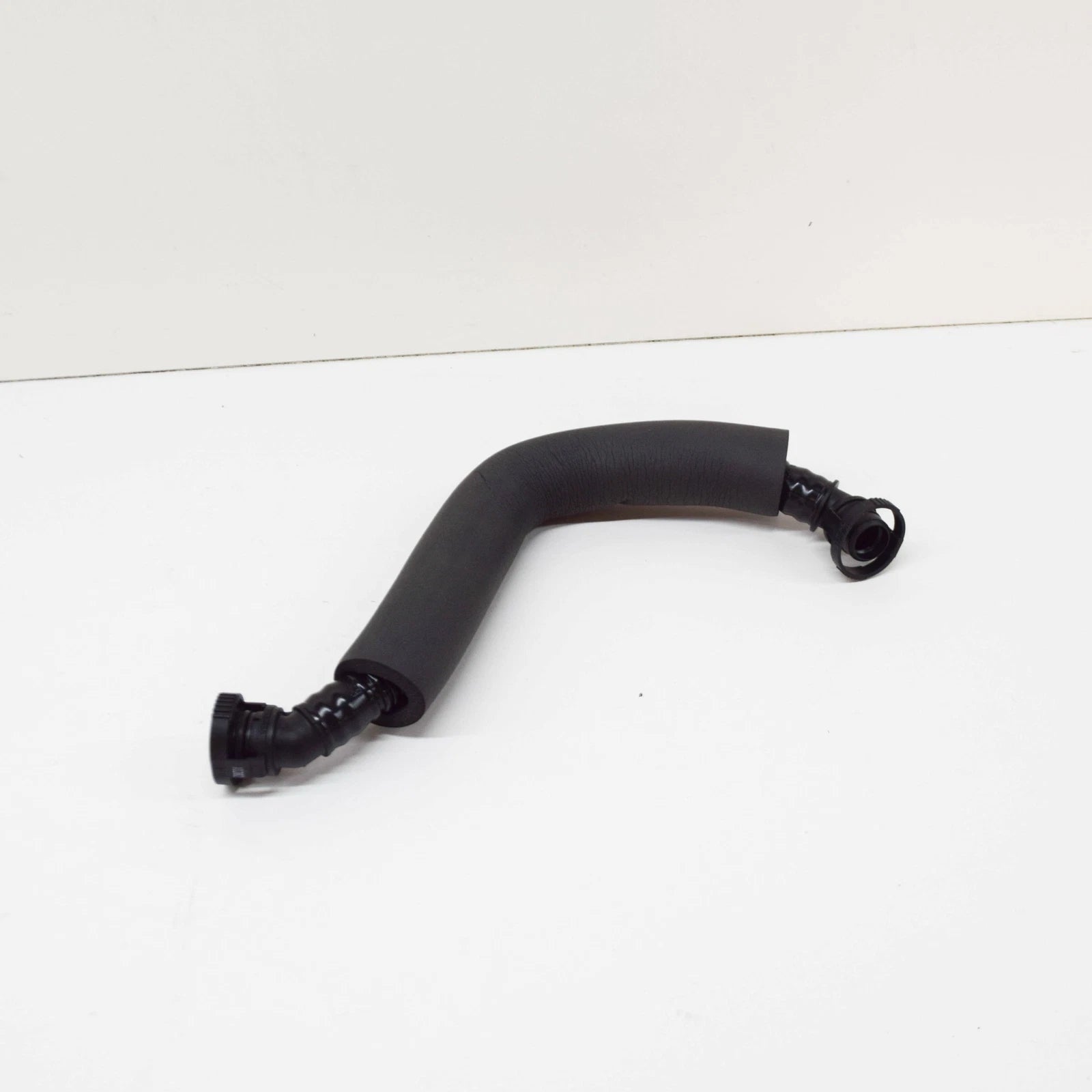 NEW AUDI A3 8P ENGINE VENT HOSE 06H103221J