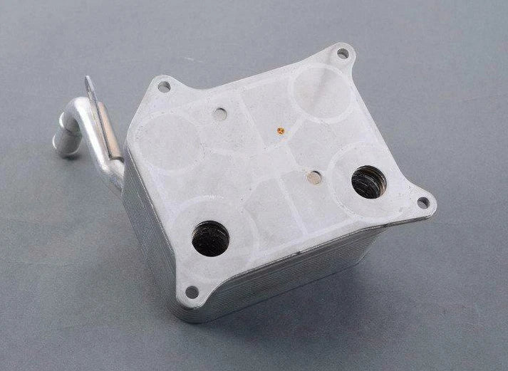 NEW VOLKSWAGEN TOUAREG 7L ENGINE OIL COOLER 079117015P ORIGINAL