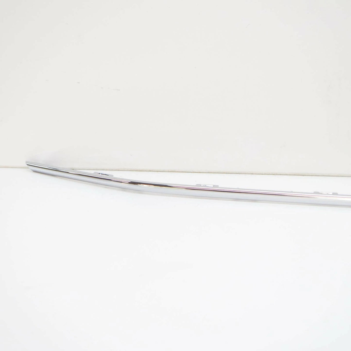 NEW VW TIGUAN AD/BW 2 FRONT BUMPER CENTER MOLDING TRIM 5NA8531012ZZ ORIGINAL