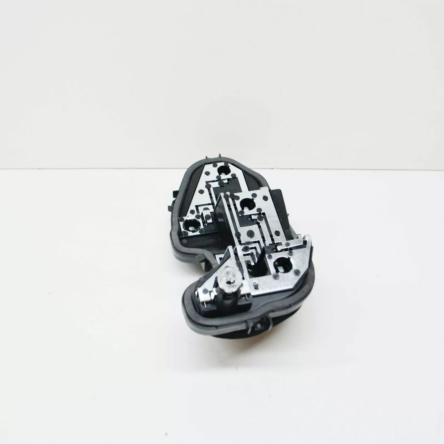 NEW VOLKSWAGEN SCIROCCO REAR LEFT TAIL LIGHT BULB HOLDER 1K8945257C 2012