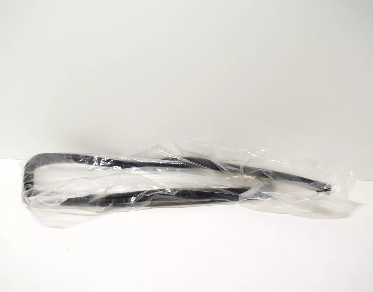 NEW BMW 1502 RIGHT VENT WINDOW GASKET SEAL 51367441113 7441113 ORIGINAL