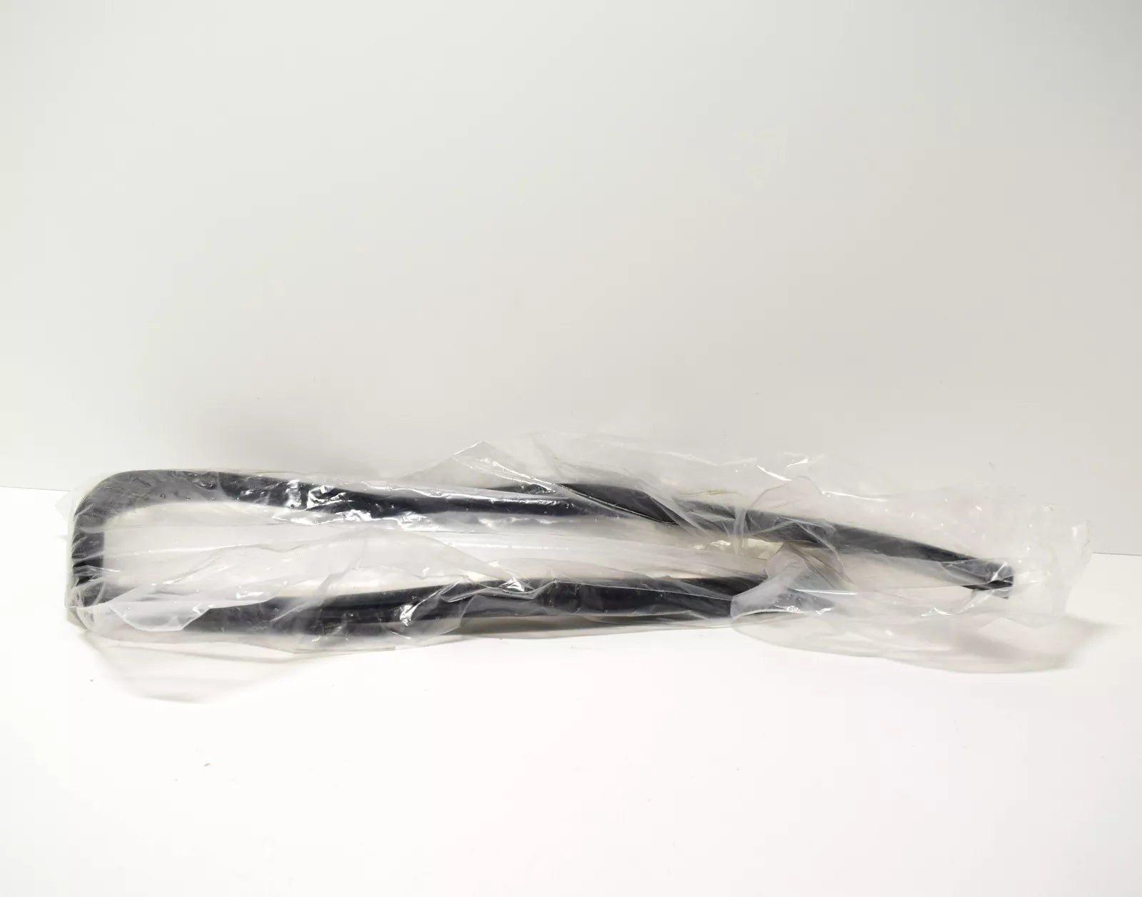 NEW BMW 1502 RIGHT VENT WINDOW GASKET SEAL 51367441113 7441113 ORIGINAL