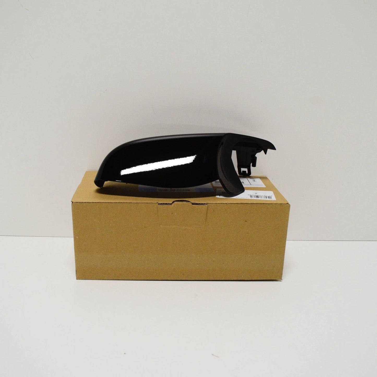 NEW BMW 5 F10 RIGHT SHADOW LINE LOWER MIRROR HOUSING 51167266038 ORIGINAL