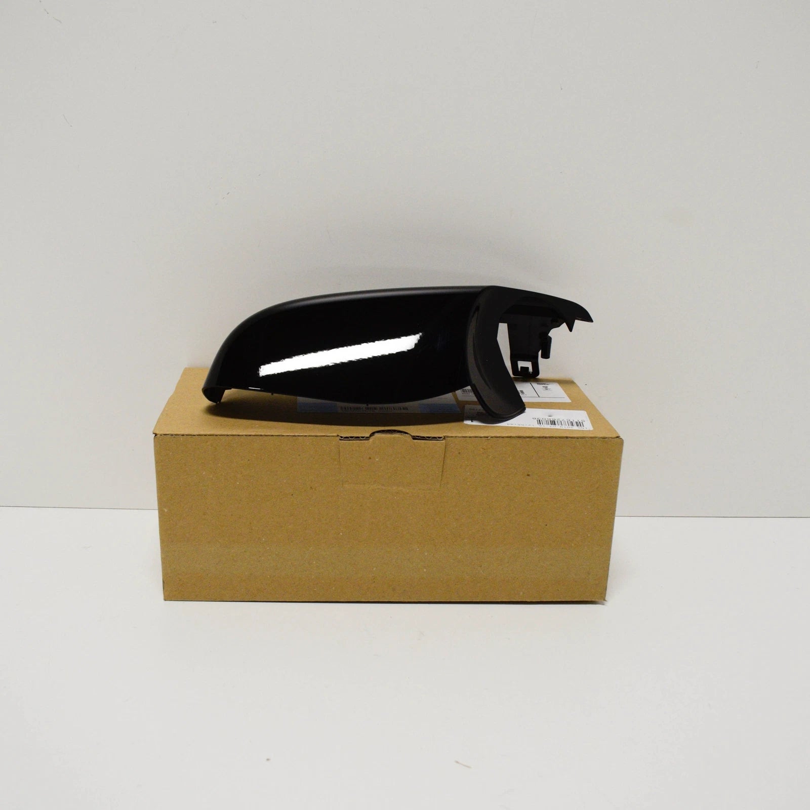 NEW BMW 5 F10 RIGHT SHADOW LINE LOWER MIRROR HOUSING 51167266038 ORIGINAL