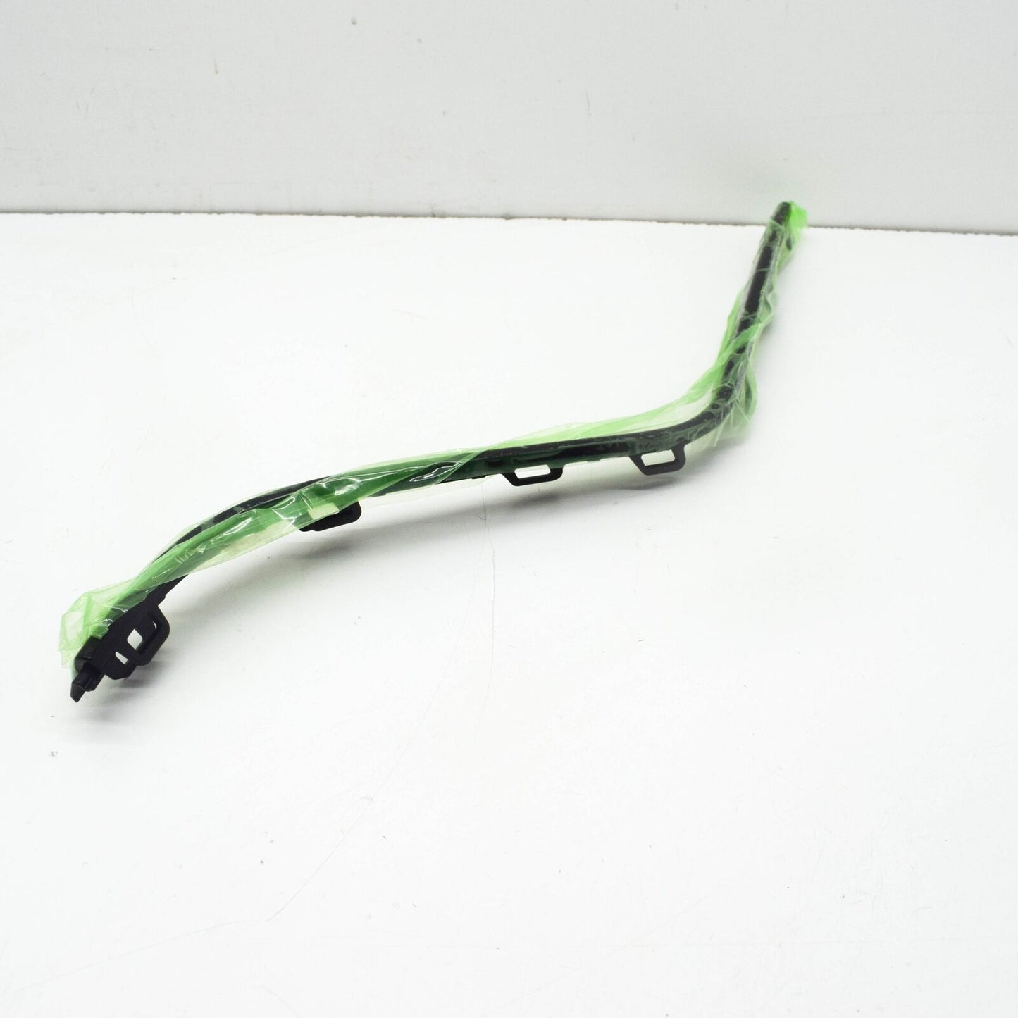 NEW MERCEDES-BENZ GLA X156 REAR BUMPER RIGHT LOWER MOLDING A1568856801 ORIGINAL