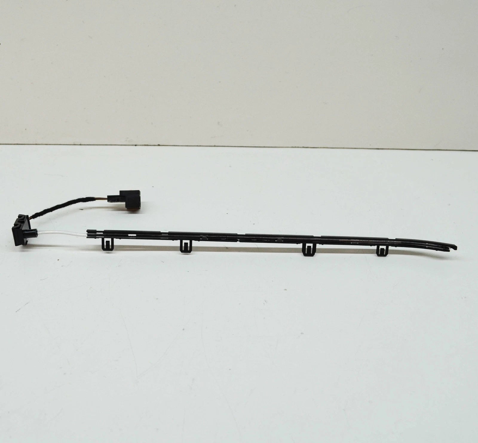 NEW AUDI A4 B9 FRONT LEFT CENTER CONSOLE INTERIOR LIGHT FIBRE 8W0947093A