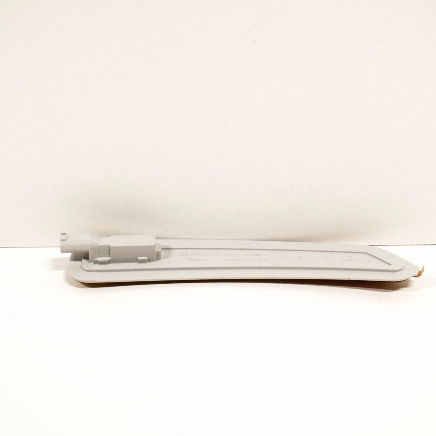 NEW BMW I3 L01 REAR BUMPER LEFT SIDE REFLECTOR 63147304047 7304047 ORIGINAL