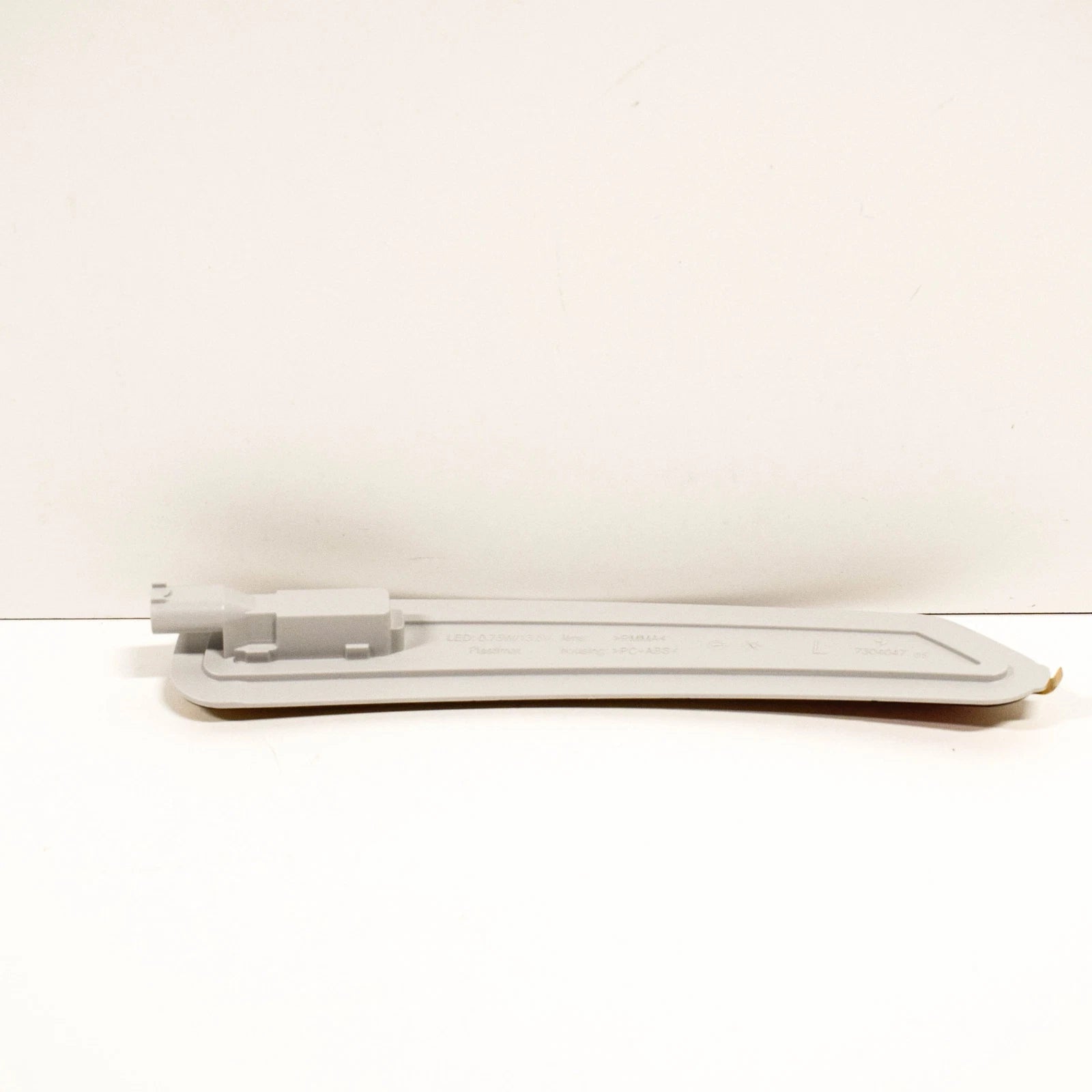 NEW BMW I3 L01 REAR BUMPER LEFT SIDE REFLECTOR 63147304047 7304047 ORIGINAL