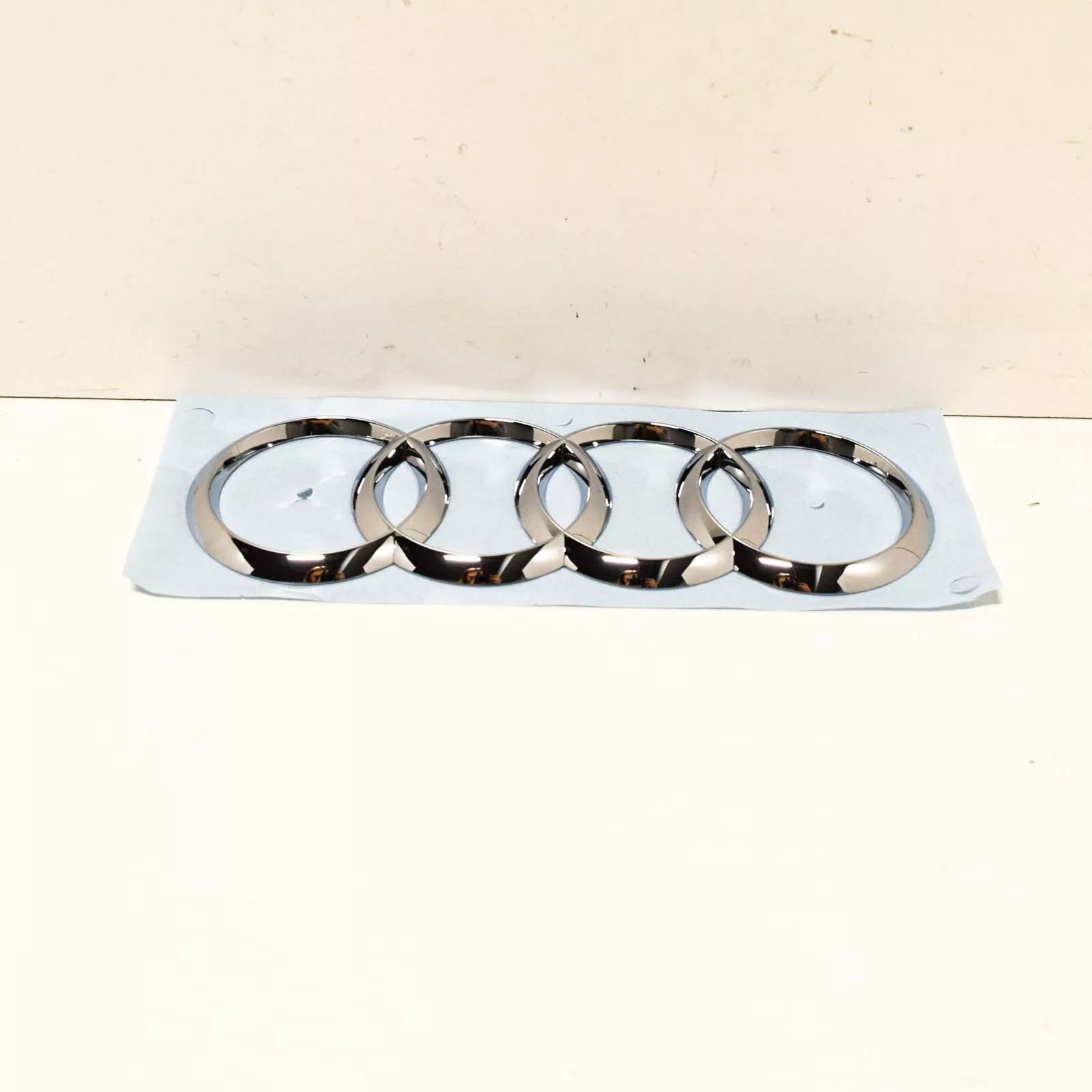 NEW AUDI TT 8S FRONT BONNET EMBLEM BADGE 8V08537422ZZ