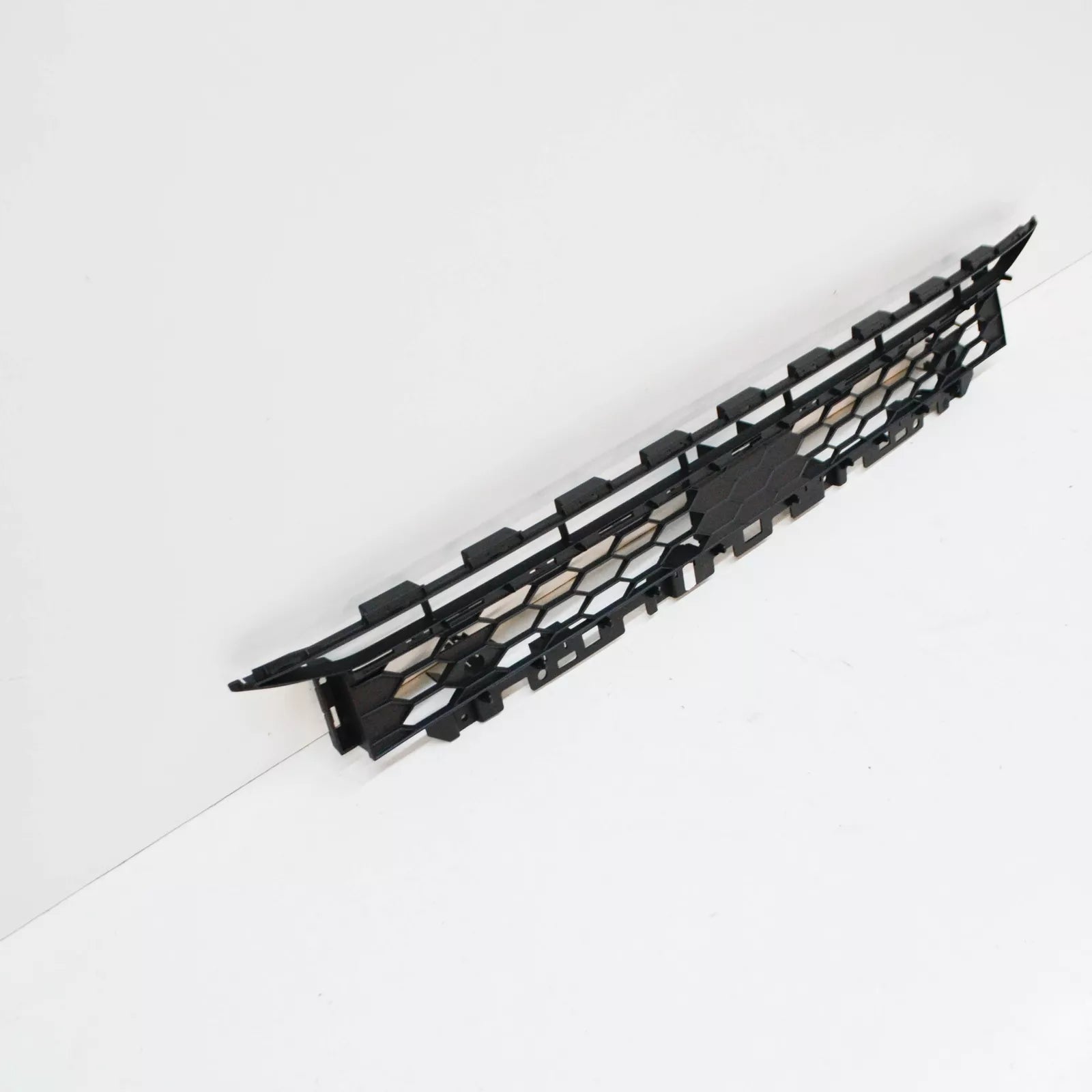 NEW AUDI Q2 GA FRONT BUMPER CENTER LOWER GRILLE 81A807647H3FZ