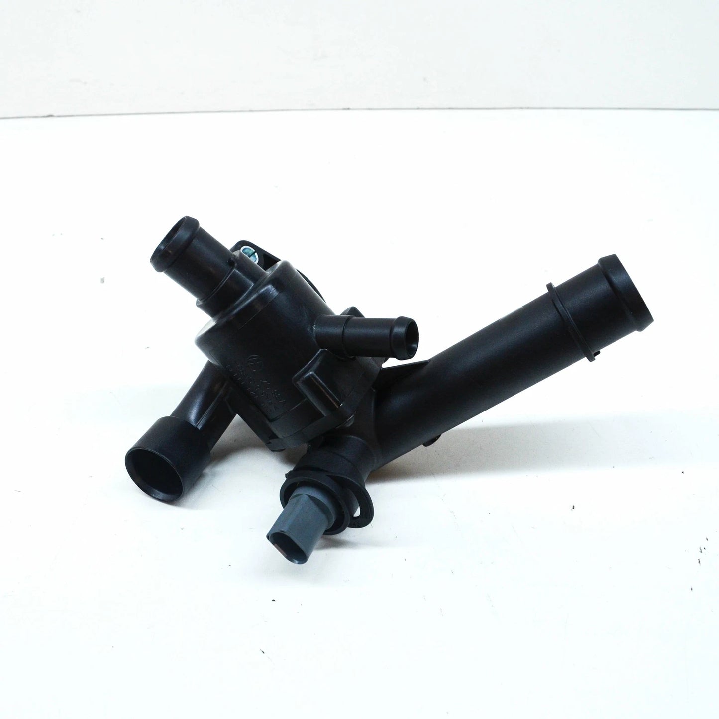 NEW VOLKSWAGEN PASSAT 3G B8 ENGINE COOLANT THERMOSTAT 03L121111Q