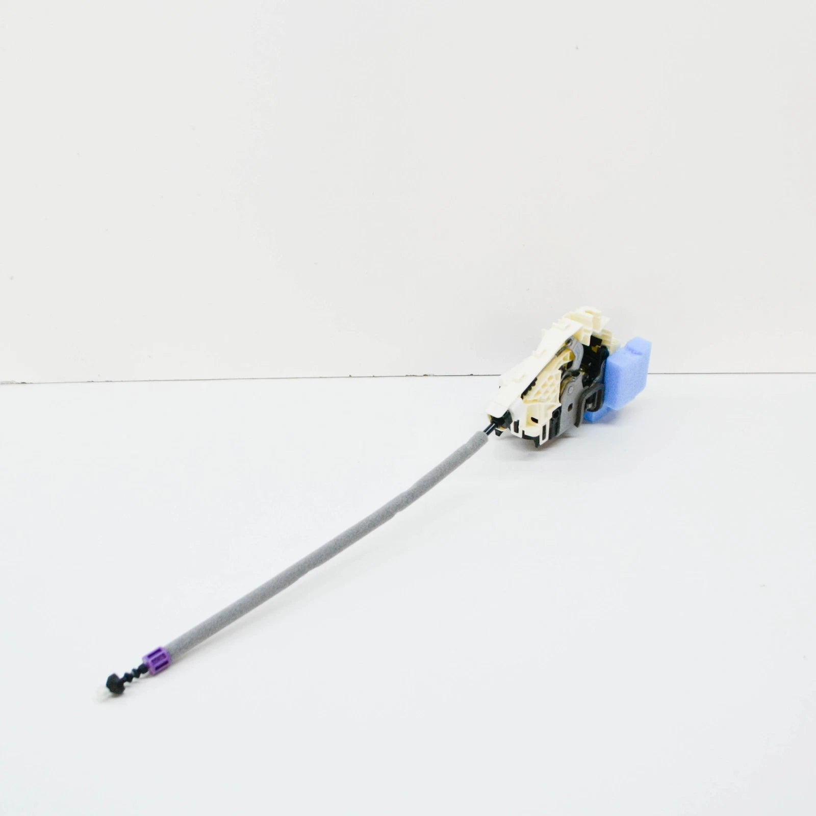 NEW MERCEDES-BENZ C W204 REAR RIGHT DOOR LOCK A2047302835 ORIGINAL
