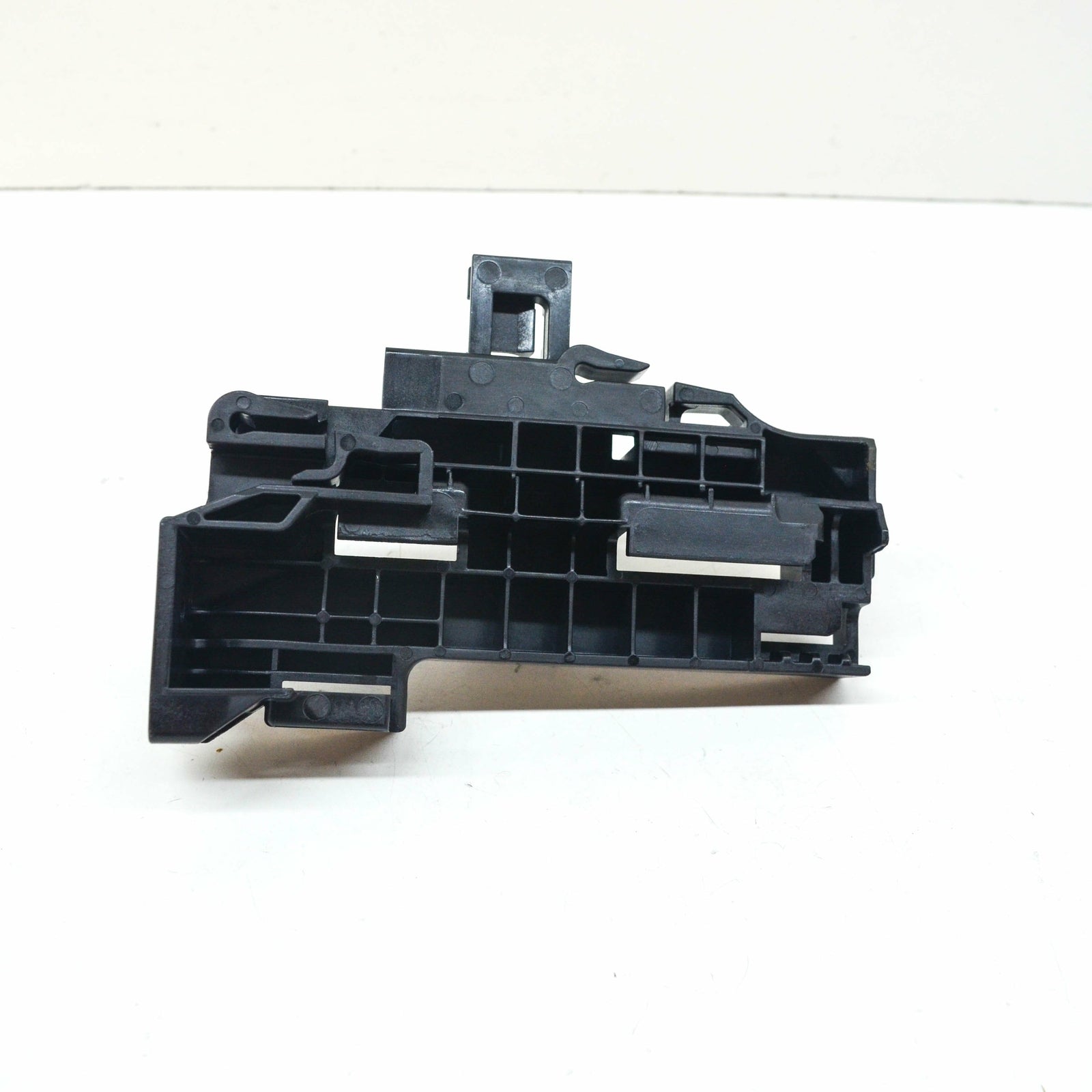 new bmw 7 g11 radiator lower right holder mount 17118632126 original