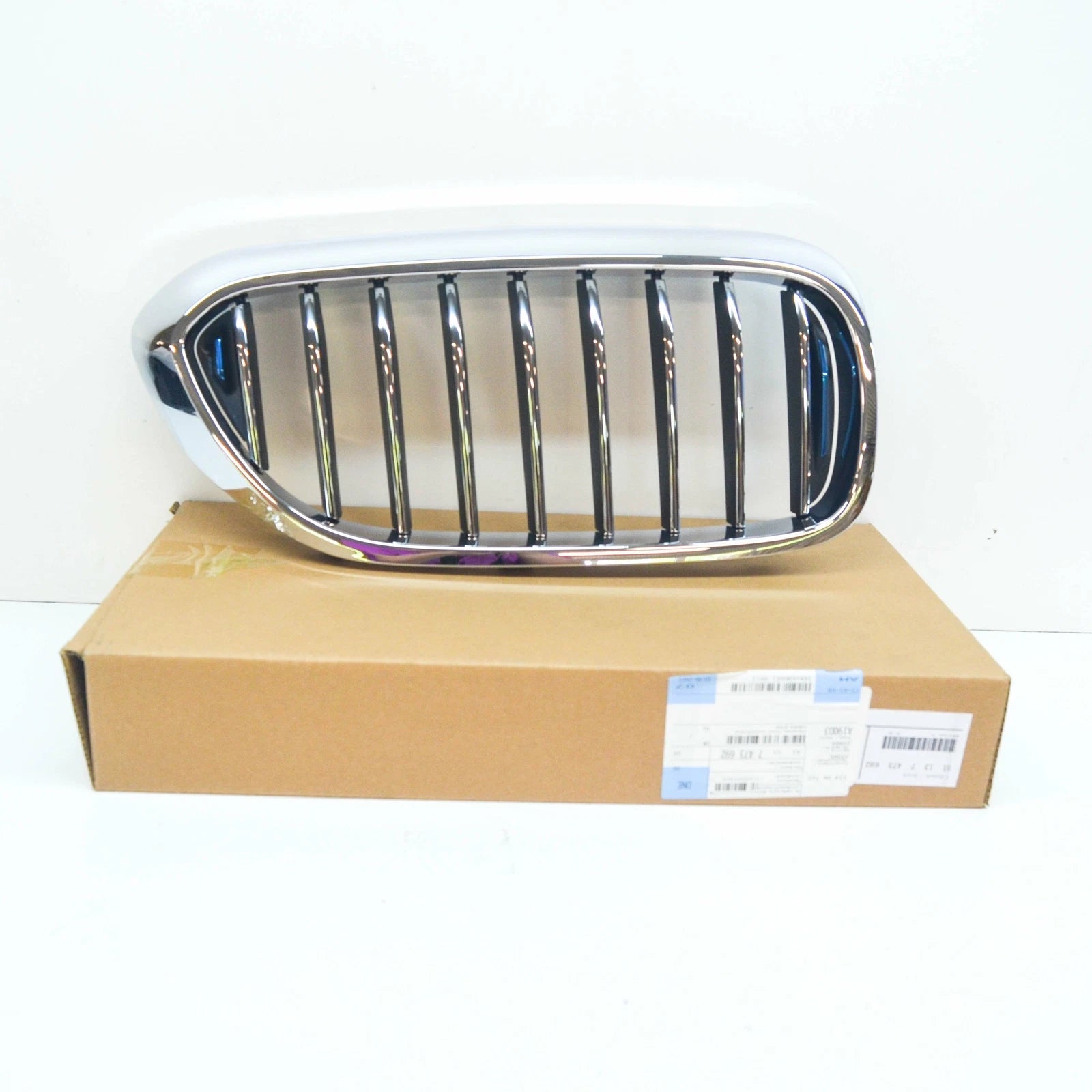 NEW BMW 5 G30 FRONT RIGHT KIDNEY GRILLE 51137473692 ORIGINAL