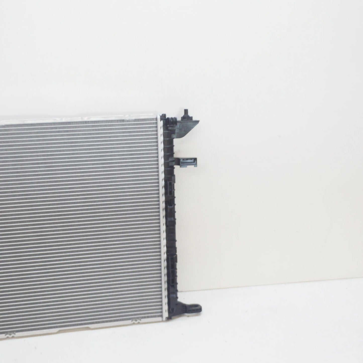 NEW AUDI A4 AVANT B8 ENGINE COOLANT RADIATOR 8K0121251AG ORIGINAL