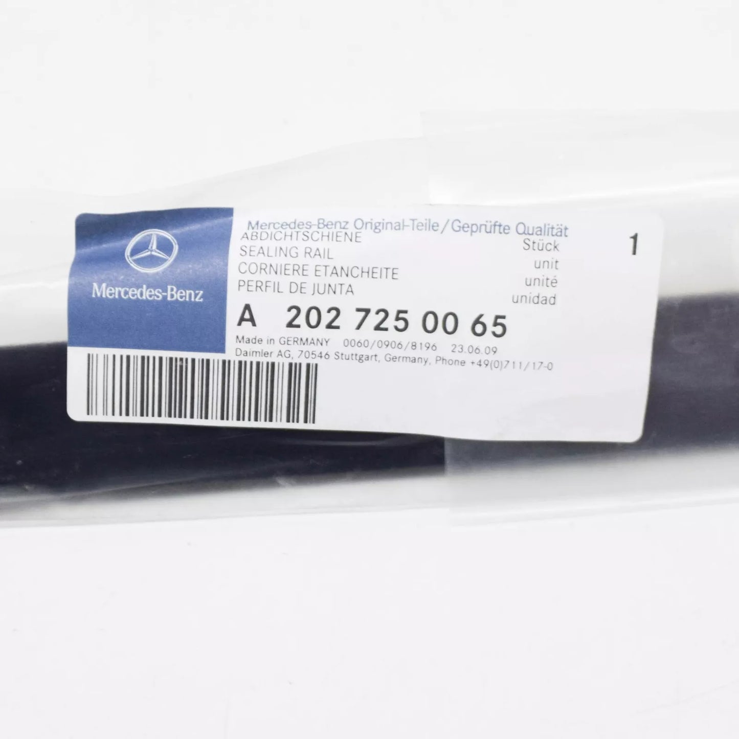 NEW MERCEDES S202 W202 SEDAN WINDOW SEALING RAIL OUTSIDE A2027250065 ORIGINAL