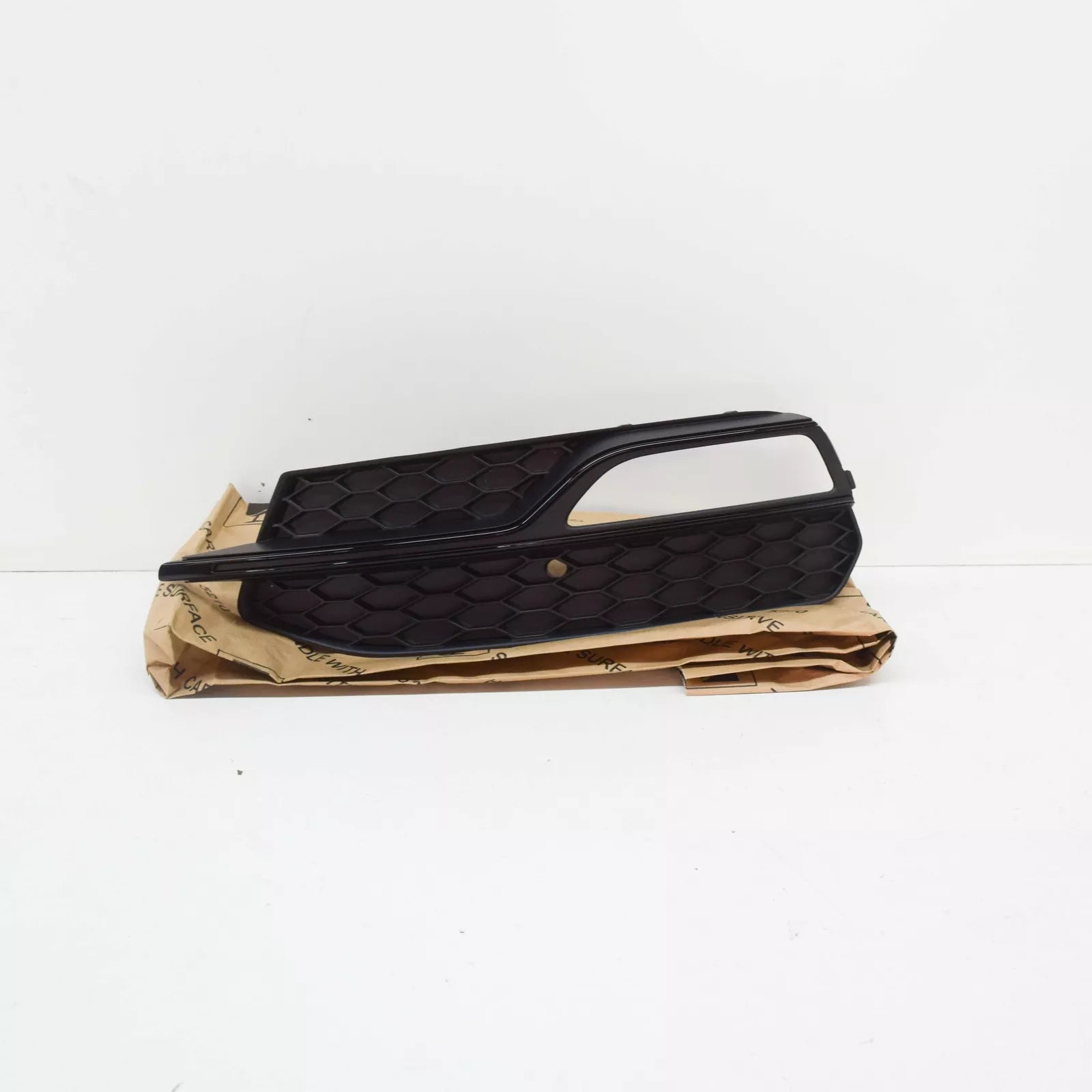 NEW AUDI A3 8PA FRONT BUMPER LEFT SIDE GRILLE 8V3807681G 9B9 2013