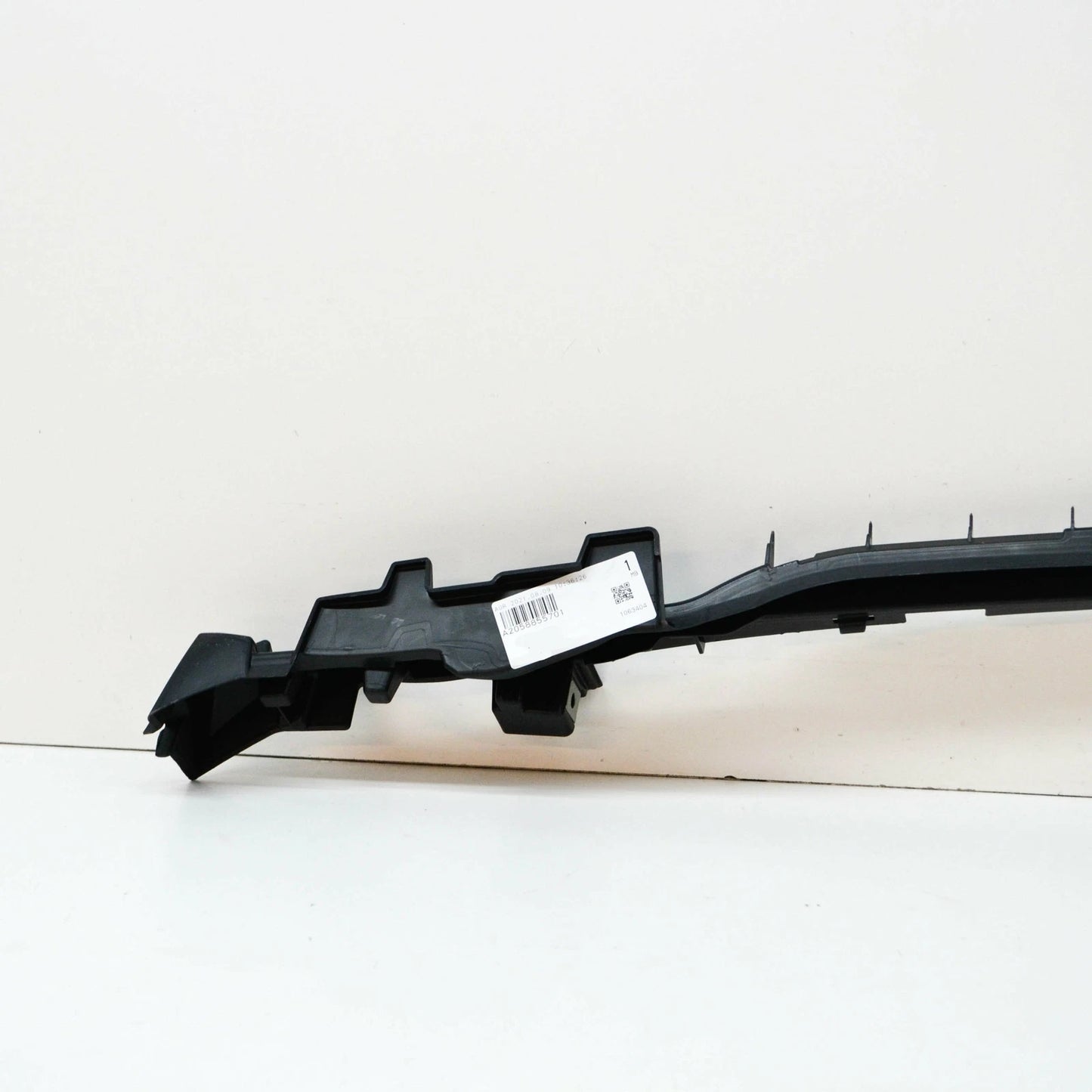 NEW MERCEDES-BENZ C W205 FRONT BUMPER SUPPORT CENTER BRACKET A2058855701