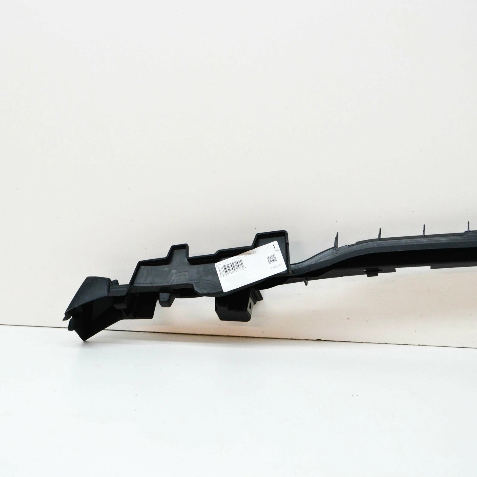 NEW MERCEDES-BENZ C W205 FRONT BUMPER SUPPORT CENTER BRACKET A2058855701