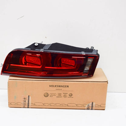 NEW AUDI R8 REAR RIGHT TAILLIGHT 420945096F ORIGINAL