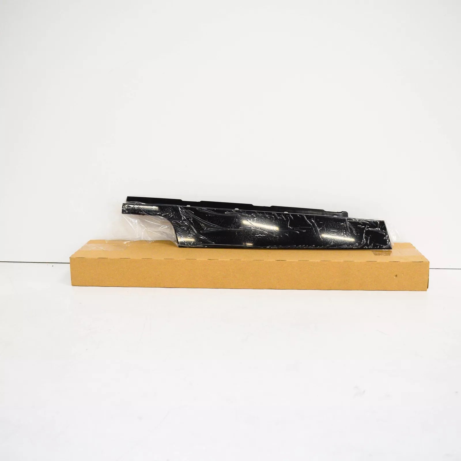 NEW BMW 1 E87 FRONT LEFT DOOR EXTERIOR B-PILLAR TRIM 51337154309 7154309