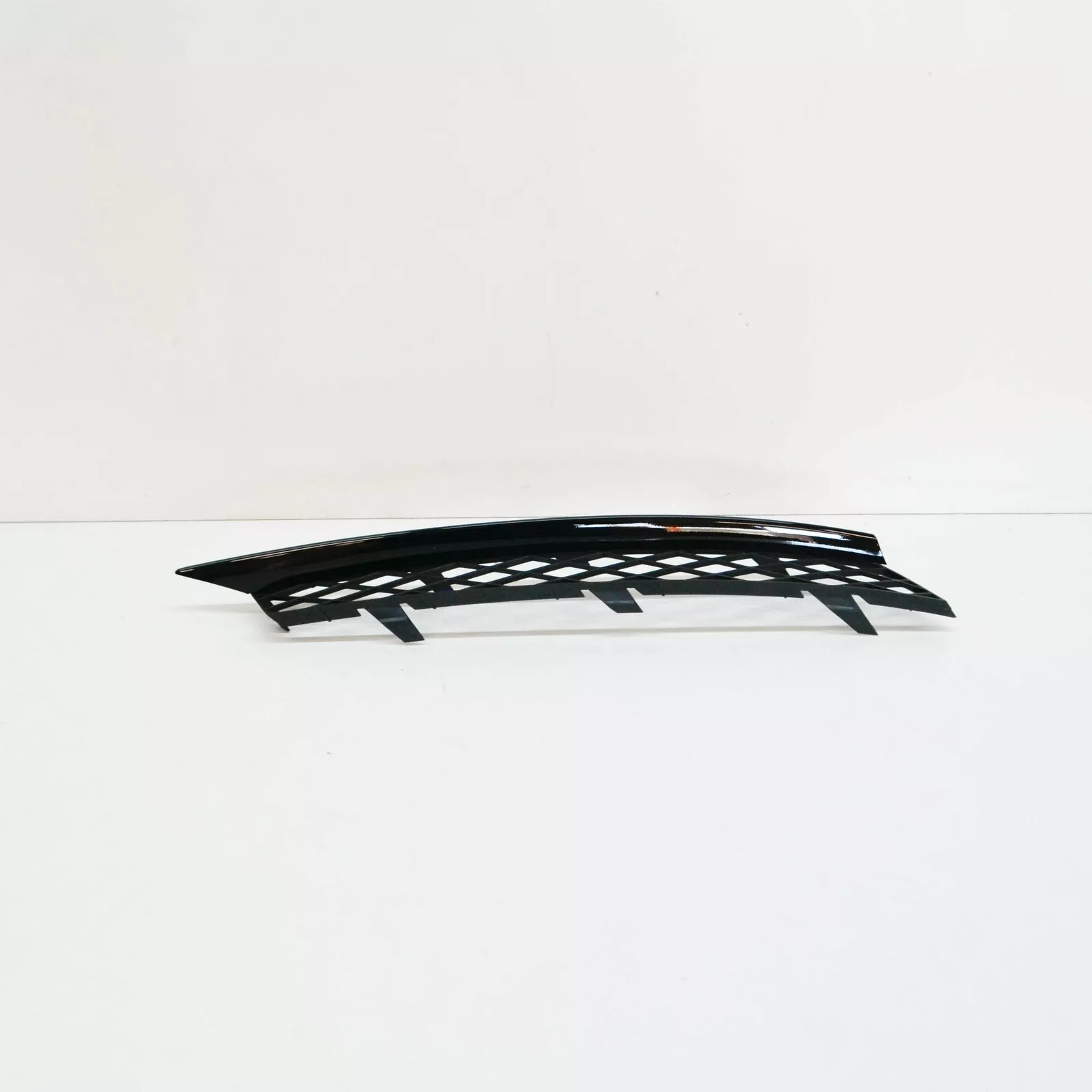 NEW AUDI R8 4S FRONT BUMPER RIGHT COVER FOR TOWING EYE 420807205T94 OEM