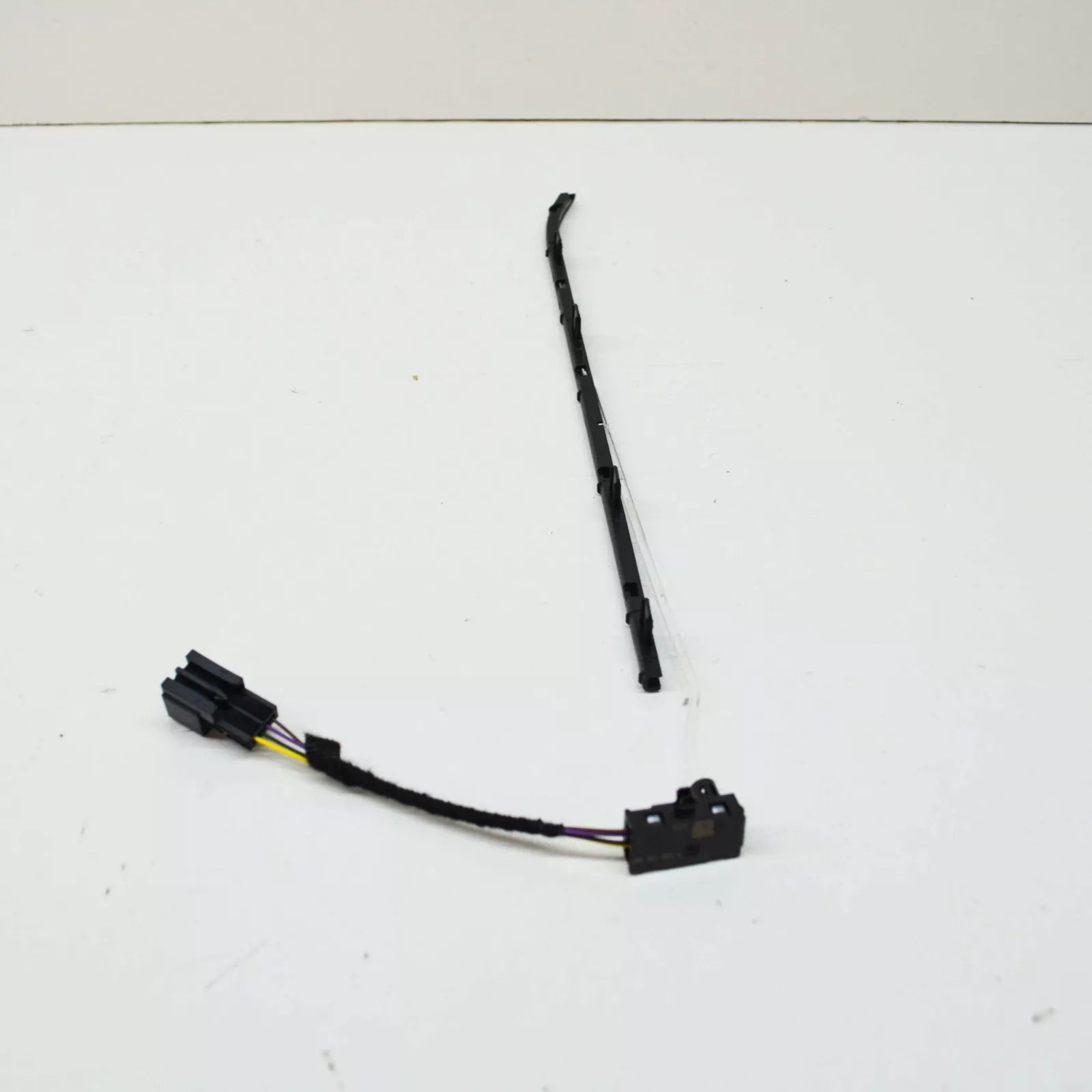 NEW AUDI A4 B9 FRONT CENTER CONSOLE RIGHT LIGHT MODULE 8W0947094A ORIGINAL