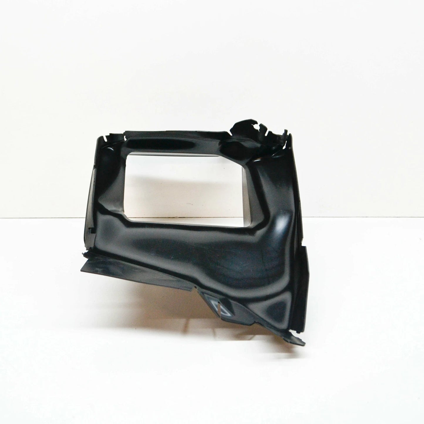 NEW AUDI Q7 4M LEFT OUTER AIR GUIDE 4M0121333D