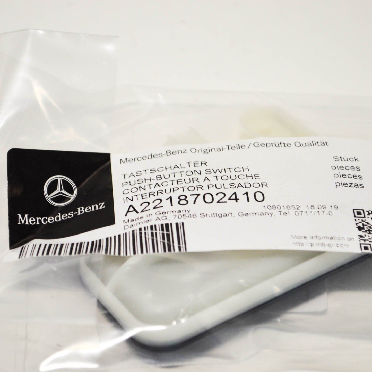 NEW MERCEDES BENZ E W212 REAR TAILGATE BOOT RELEASE SWITCH A2218702410 ORIGINAL