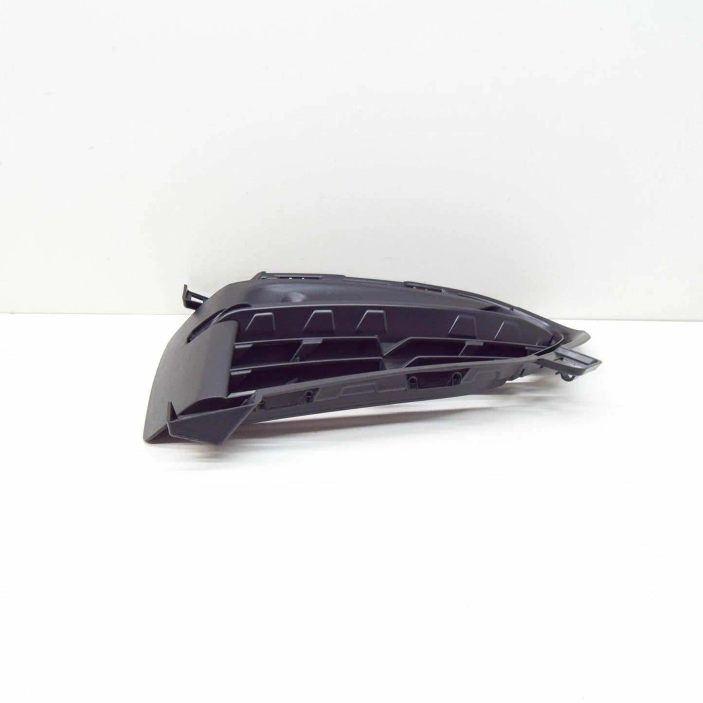 NEW BMW X6 F16 FRONT BUMPER RIGHT CLOSED GRILLE 51117319778 7319778 2015