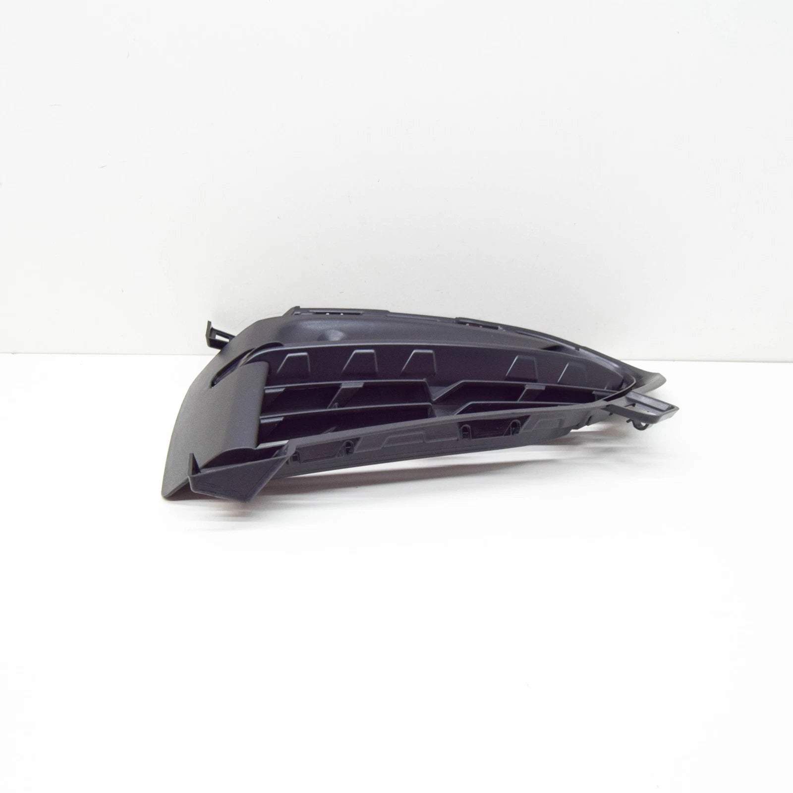 NEW BMW X6 F16 FRONT BUMPER RIGHT CLOSED GRILLE 51117319778 7319778 2015