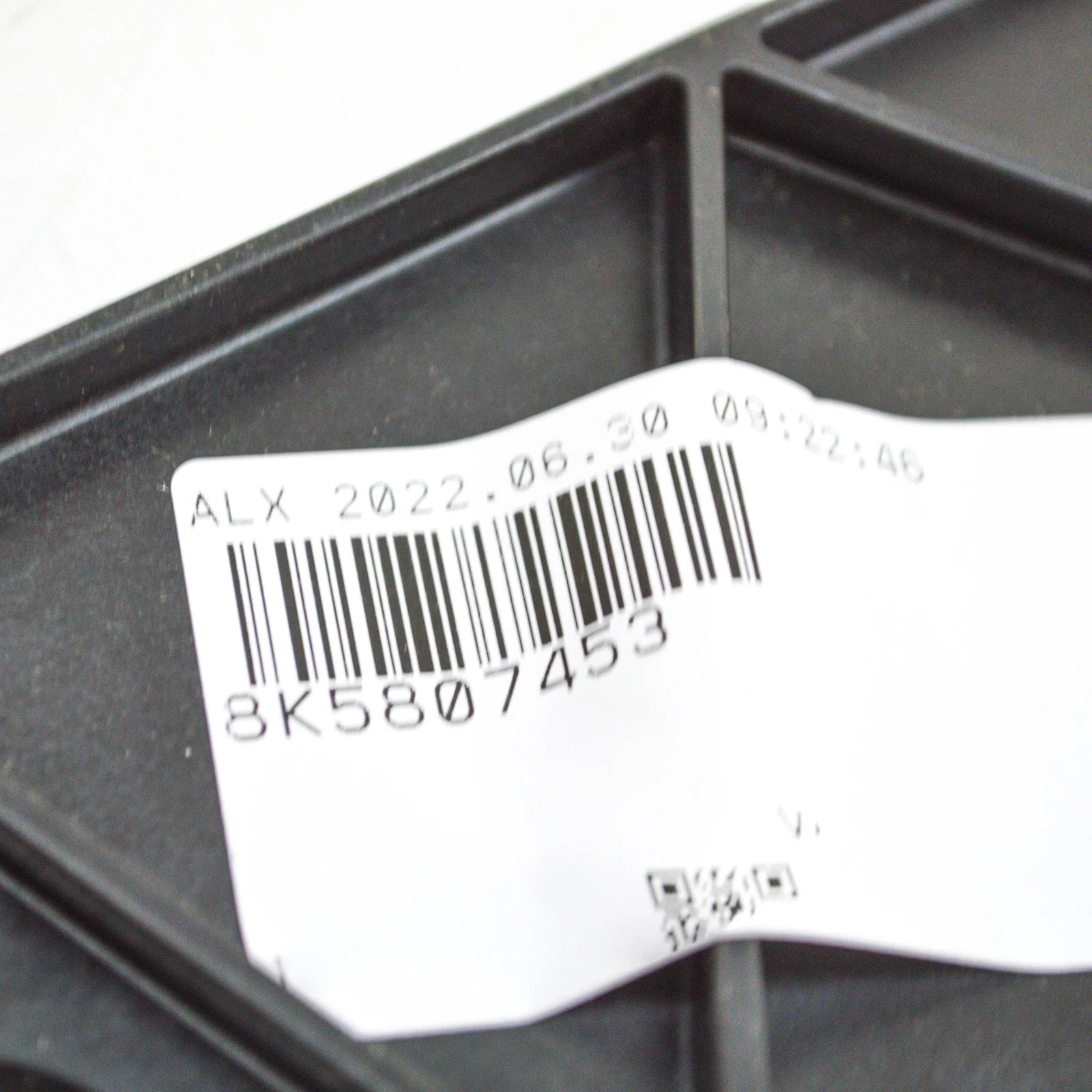 NEW AUDI A4 B8 REAR LEFT BUMPER GUIDE SECTION 8K5807453 ORIGINAL