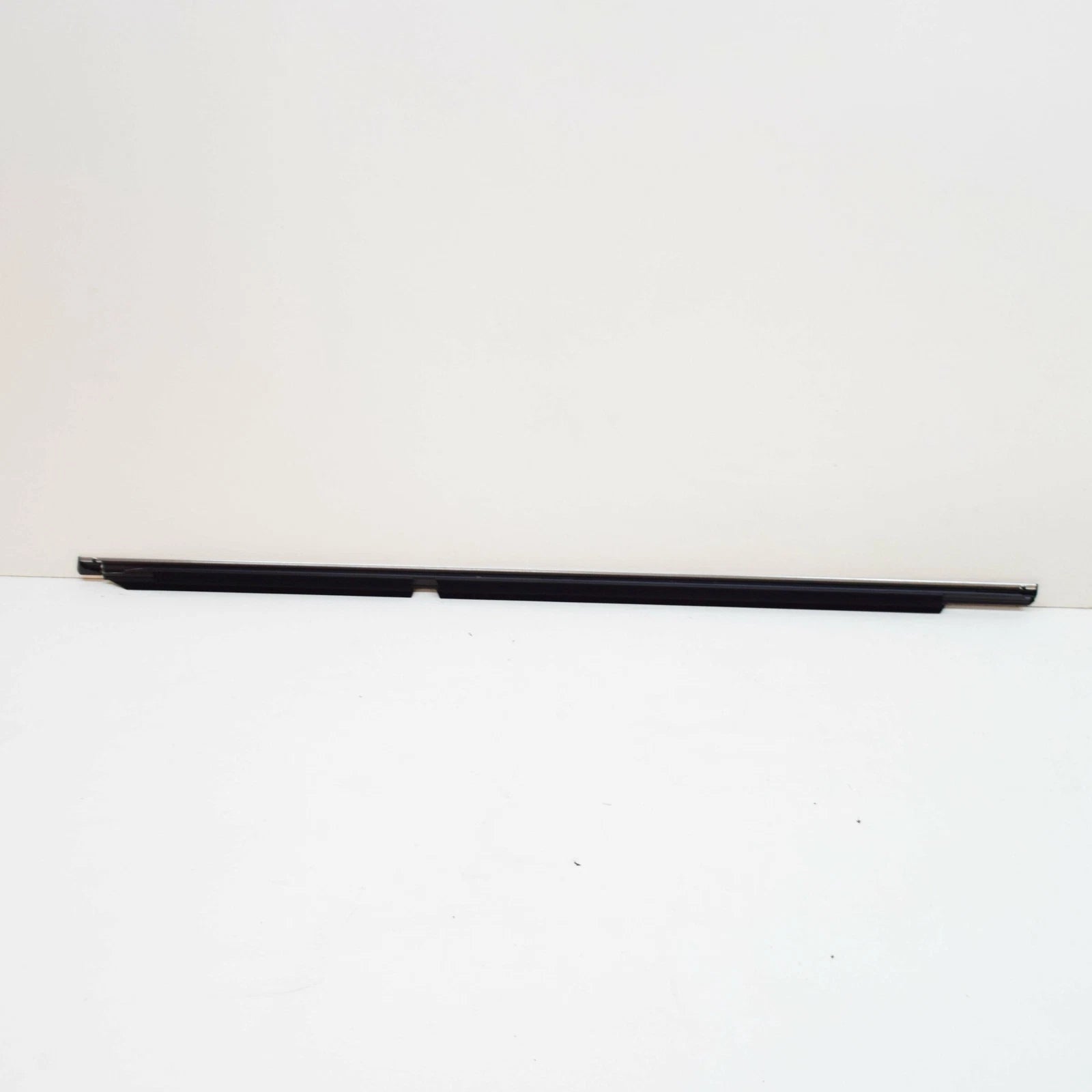 NEW MB C W204 REAR RIGHT DOOR WINDOW OUTSIDE SEALING FRAME A2047351665 ORIGINAL