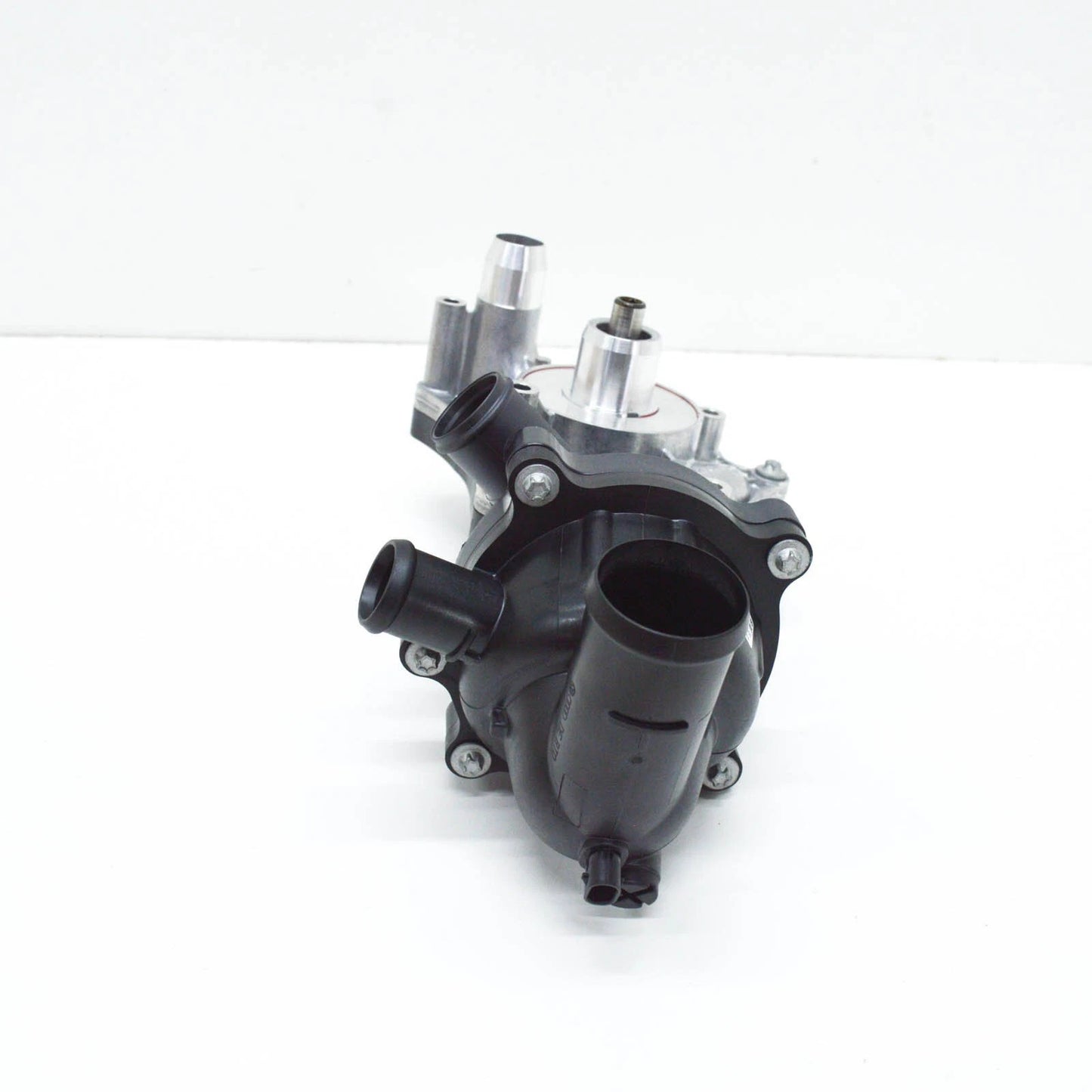 NEW VOLKSWAGEN TOUAREG 7L WATER PUMP 079121010D ORIGINAL