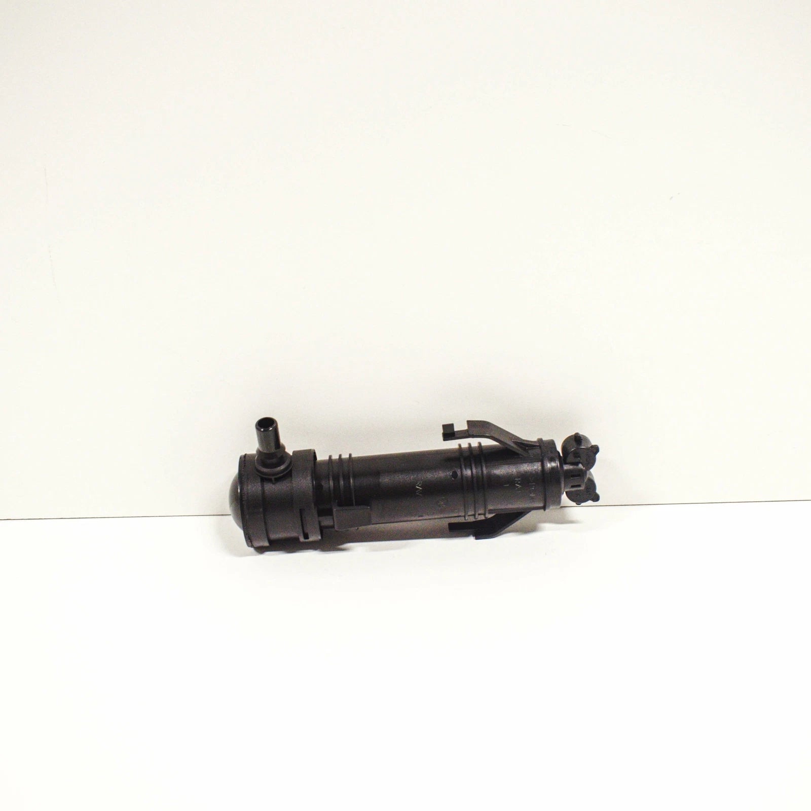 NEW VOLKSWAGEN TOUAREG 7P RIGHT HEADLIGHT WASHER SPRAY NOZZLE 7P6955104A