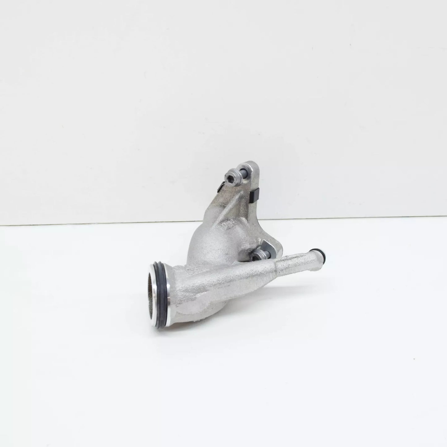 NEW VW TOUAREG 7L LEFT ENGINE COOLANT FLANGE PIPE UNION 07Z121131E ORIGINAL