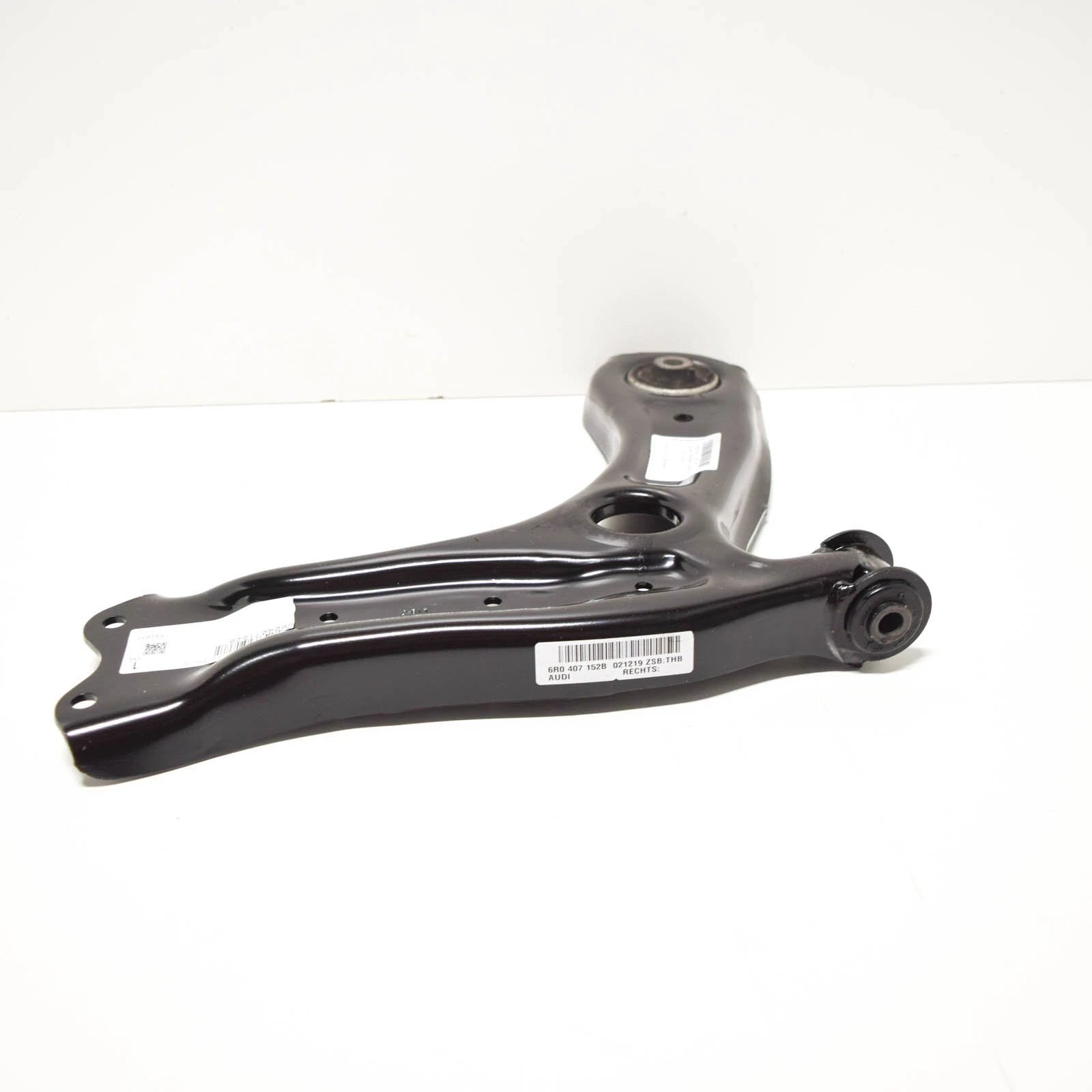 NEW VOLKSWAGEN GOLF MK5 FRONT BUMPER RIGHT GUIDE 1K0807890B ORIGINAL