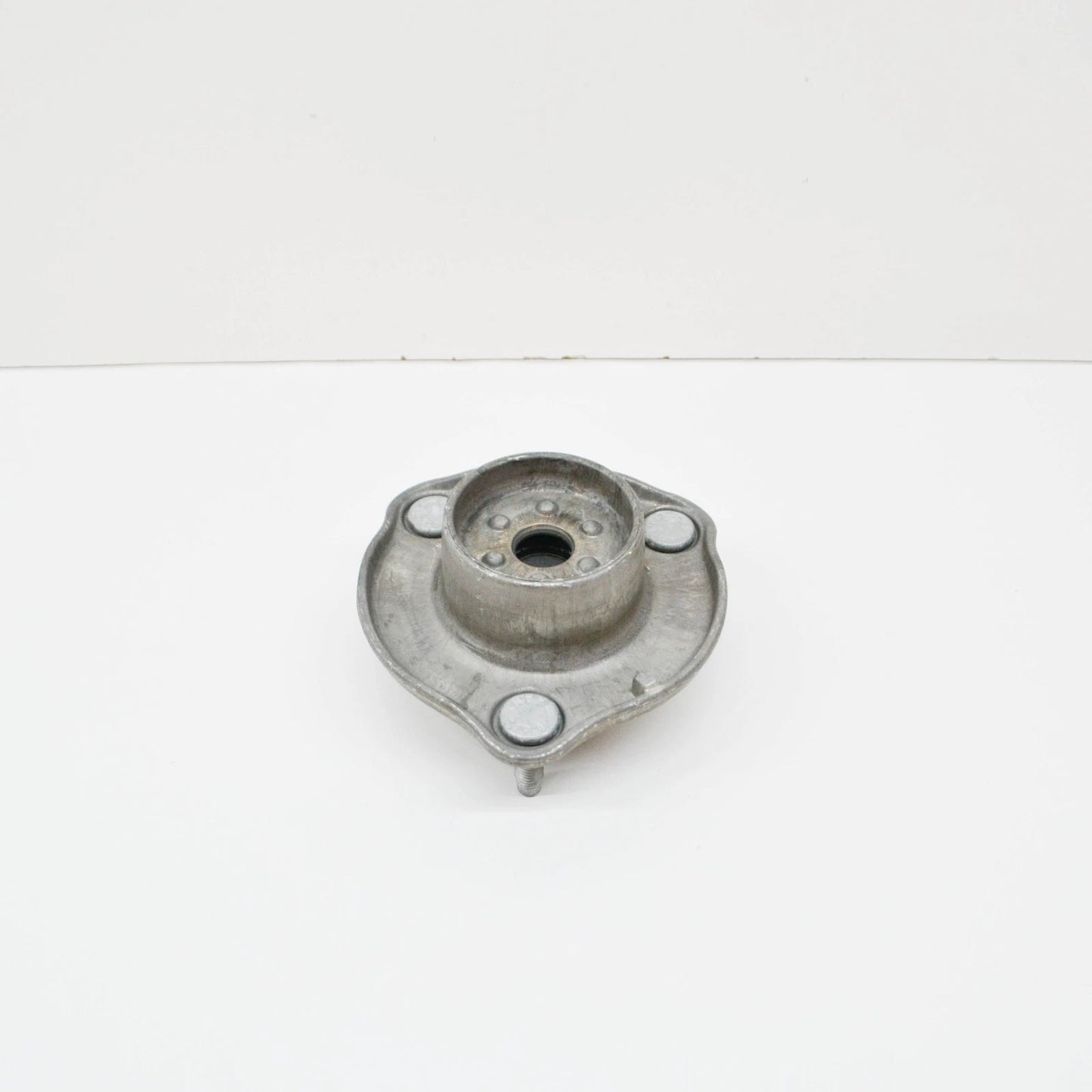 NEW MERCEDES-BENZ C W205 FRONT COIL SPRING SUPPORT BUSHING A2053230220 ORIGINAL