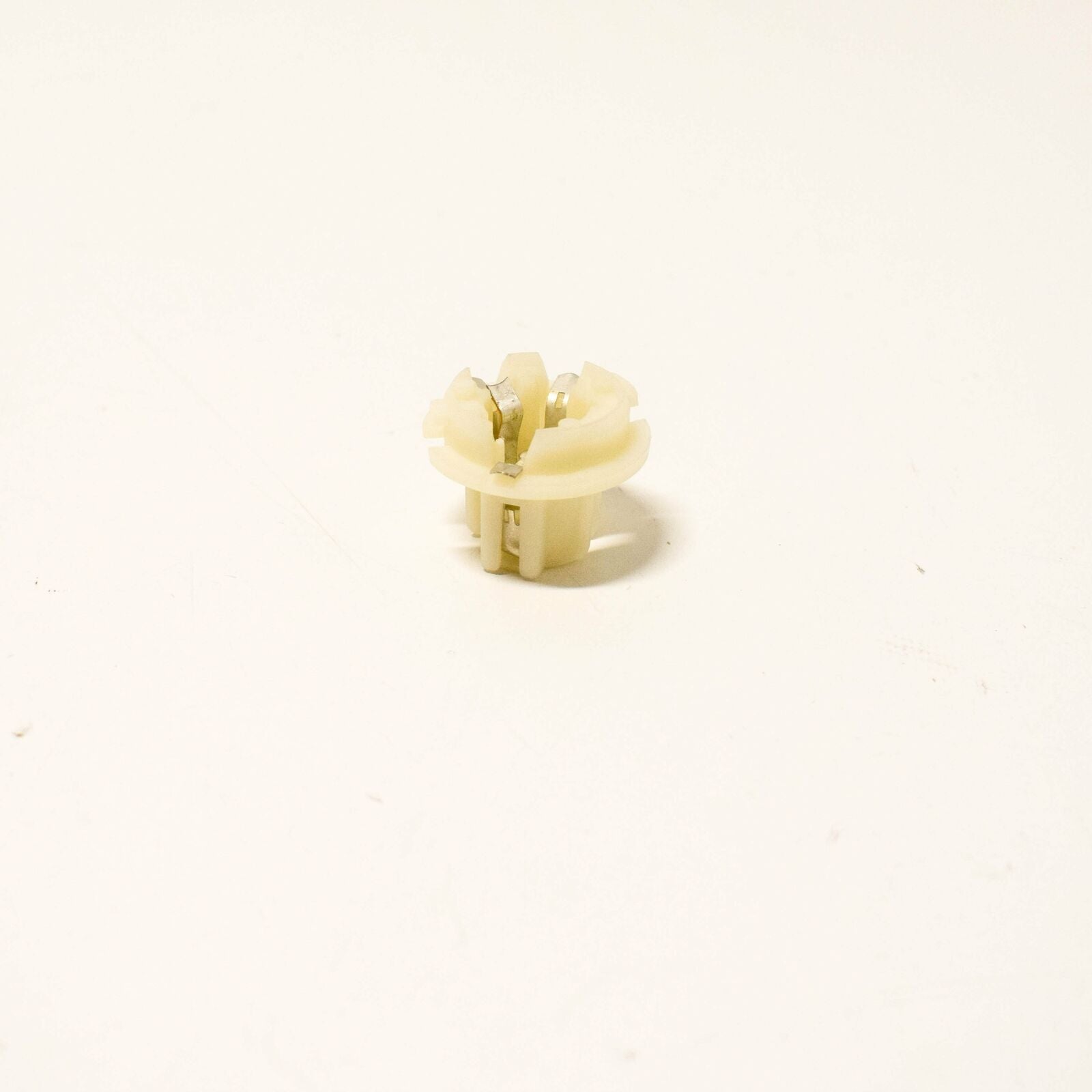 NEW MERCEDES-BENZ E-CLASS W210 BRAKE LIGHT SOCKET A2108260782 ORIGINAL