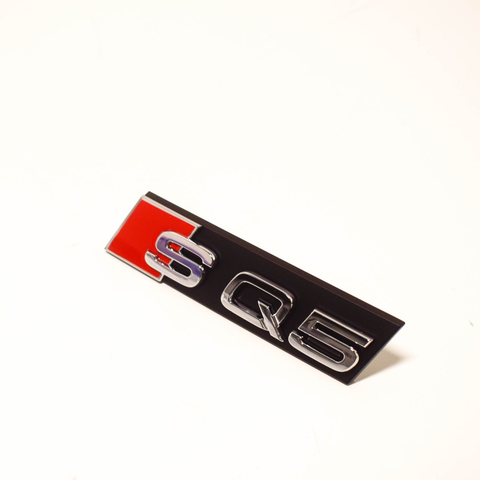 NEW AUDI Q5 8R SQ5 FRONT GRILLE BADGE 8R0853737B2ZZ ORIGINAL