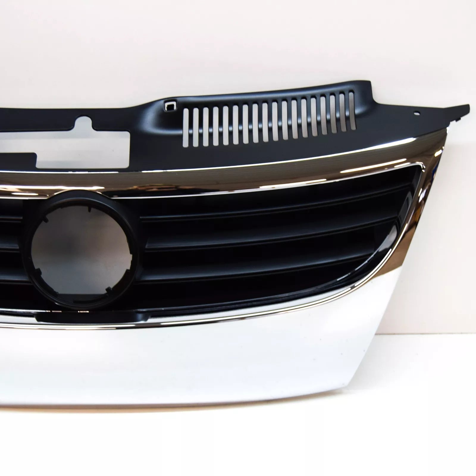 NEW VW EOS 1F7 FRONT BUMPER RADIATOR GRILLE 1Q0853641BYAG ORIGINAL