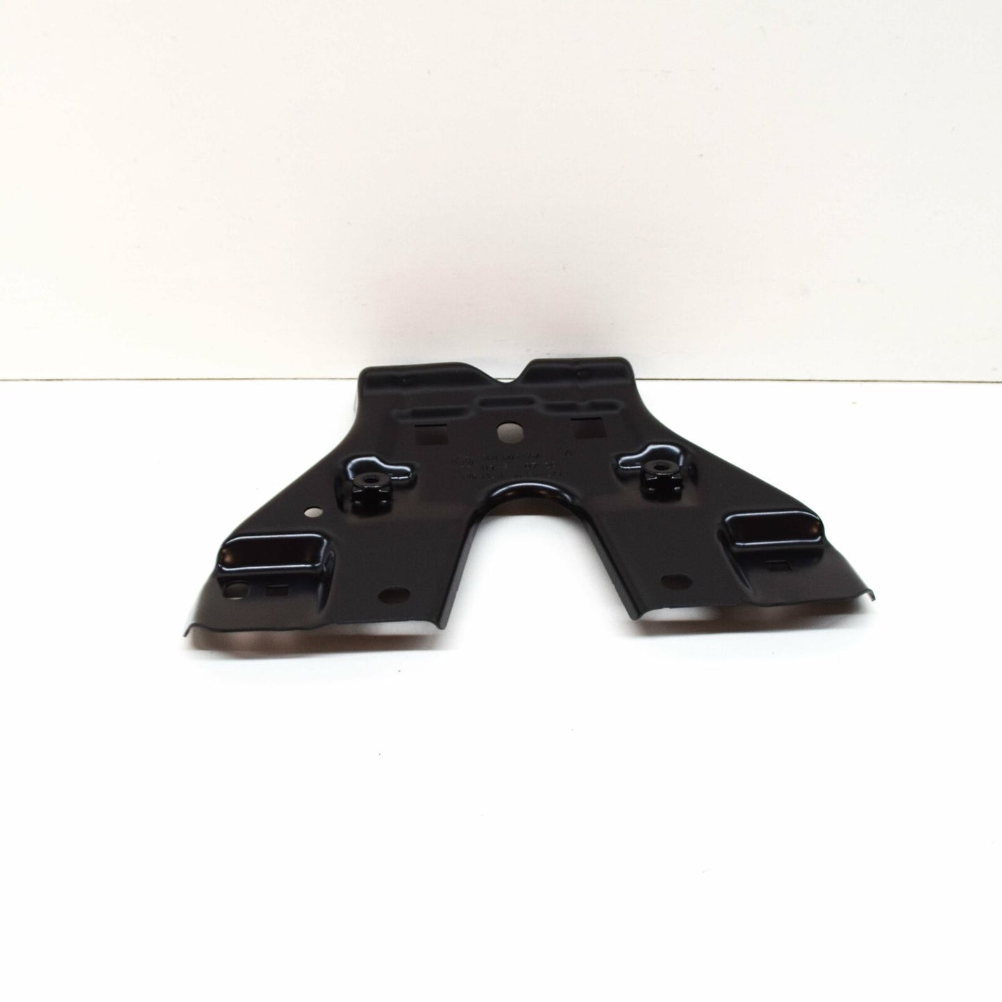 NEW VOLKSWAGEN PASSAT B8 FRONT CNETRE LOCK CARRIER SUPPORT 3G0805567A ORIGINAL